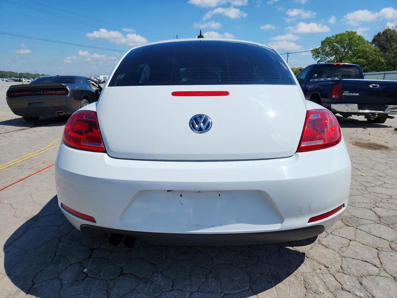 2015 Volkswagen Beetle 1.8t White vin: 3VWF17AT1FM651567