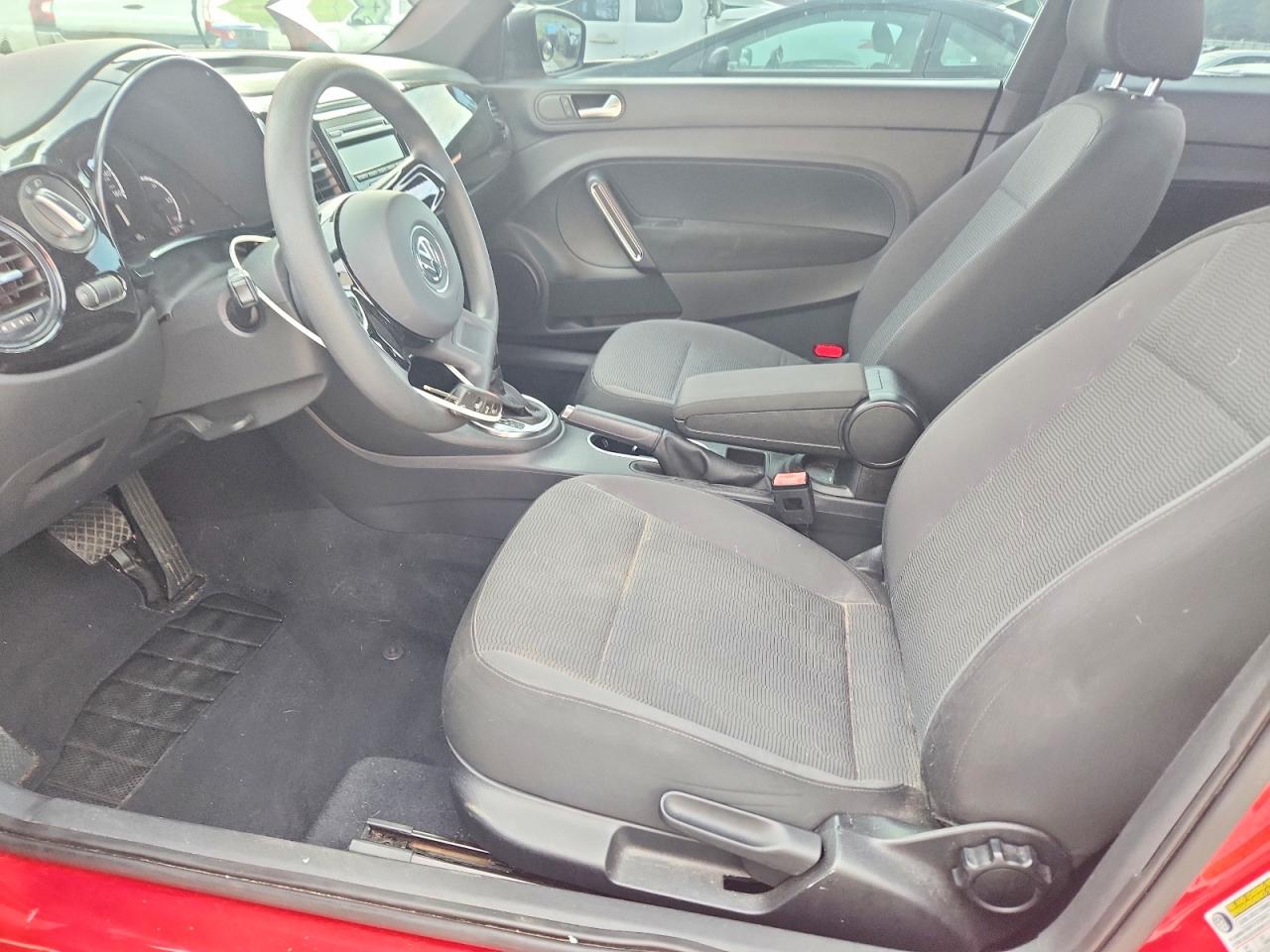 2014 Volkswagen Beetle Red vin: 3VWF17AT2EM640267