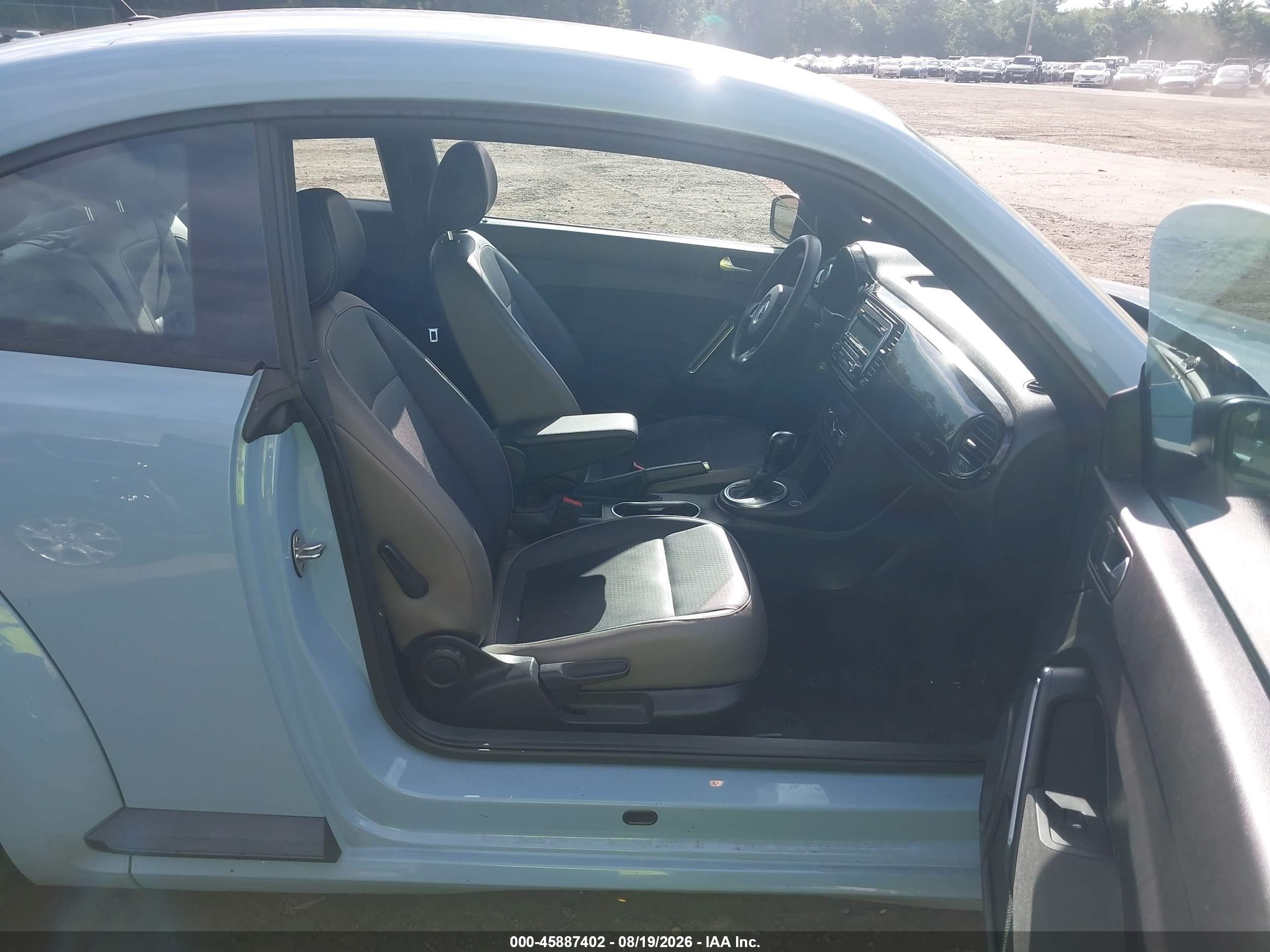 2015 Volkswagen Beetle 1.8t Fleet Edition Синий vin: 3VWF17AT2FM638889