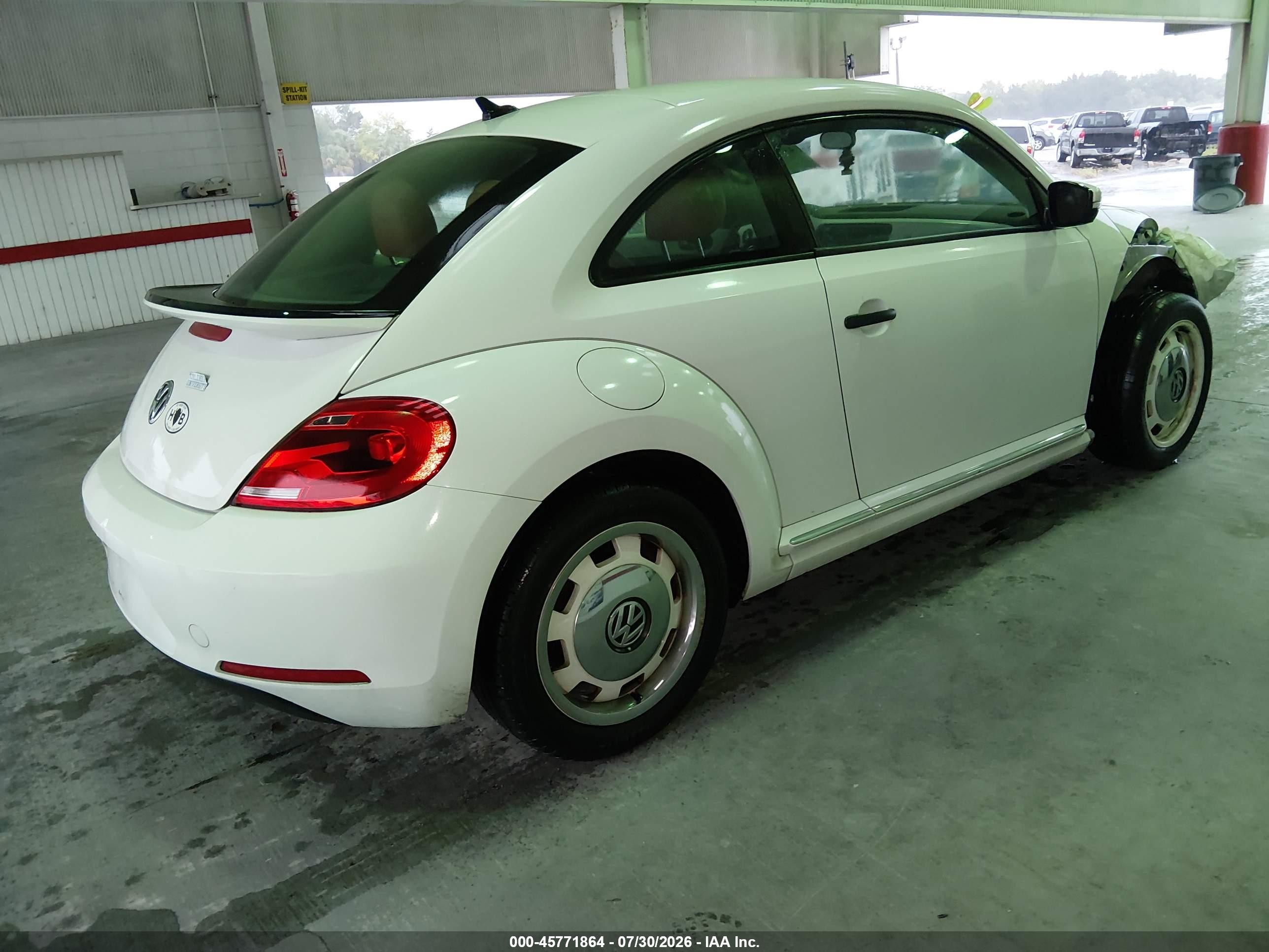 2015 Volkswagen Beetle 1.8t Classic White vin: 3VWF17AT2FM651948