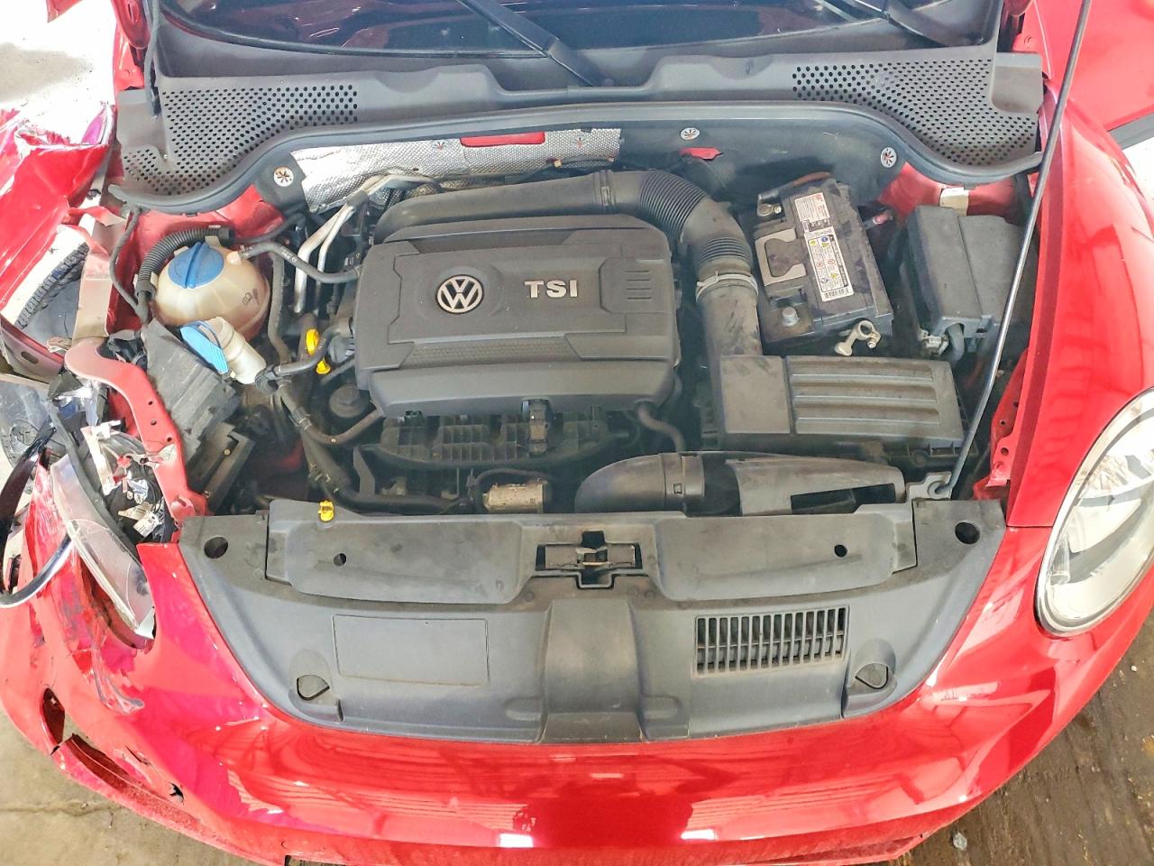 2014 Volkswagen Beetle Red vin: 3VWF17AT3EM640973