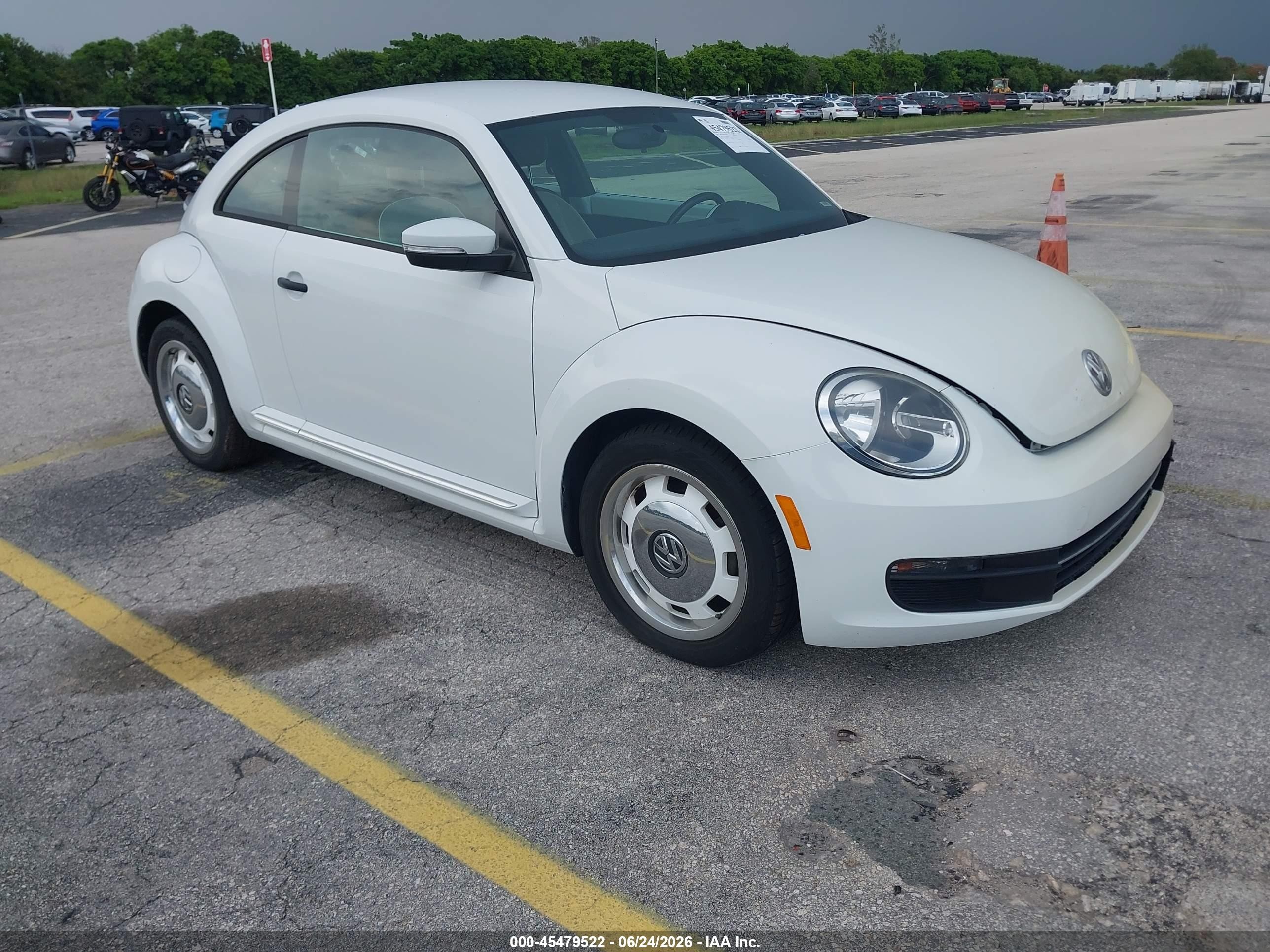 2015 Volkswagen Beetle 1.8t Classic White vin: 3VWF17AT3FM653675
