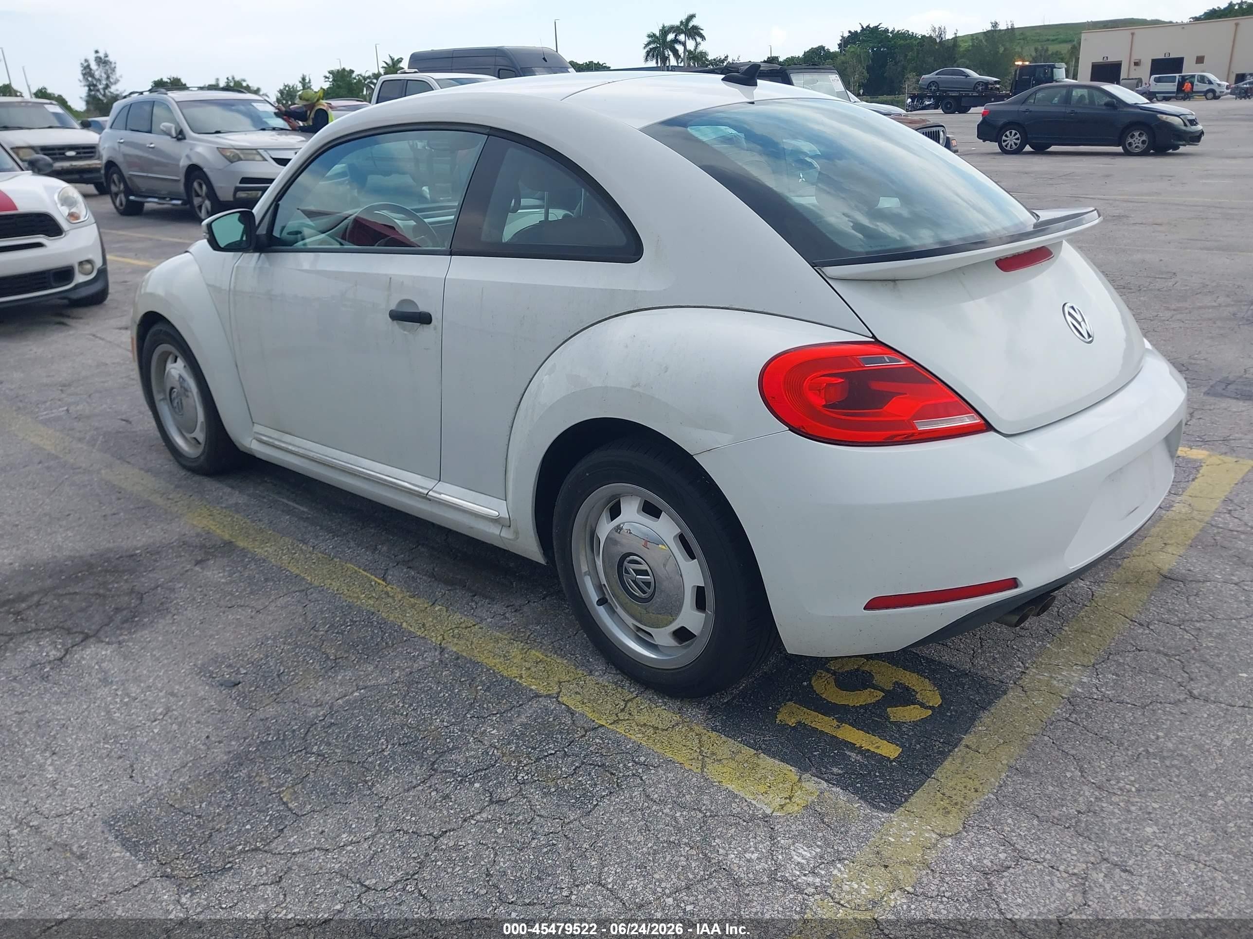 2015 Volkswagen Beetle 1.8t Classic White vin: 3VWF17AT3FM653675