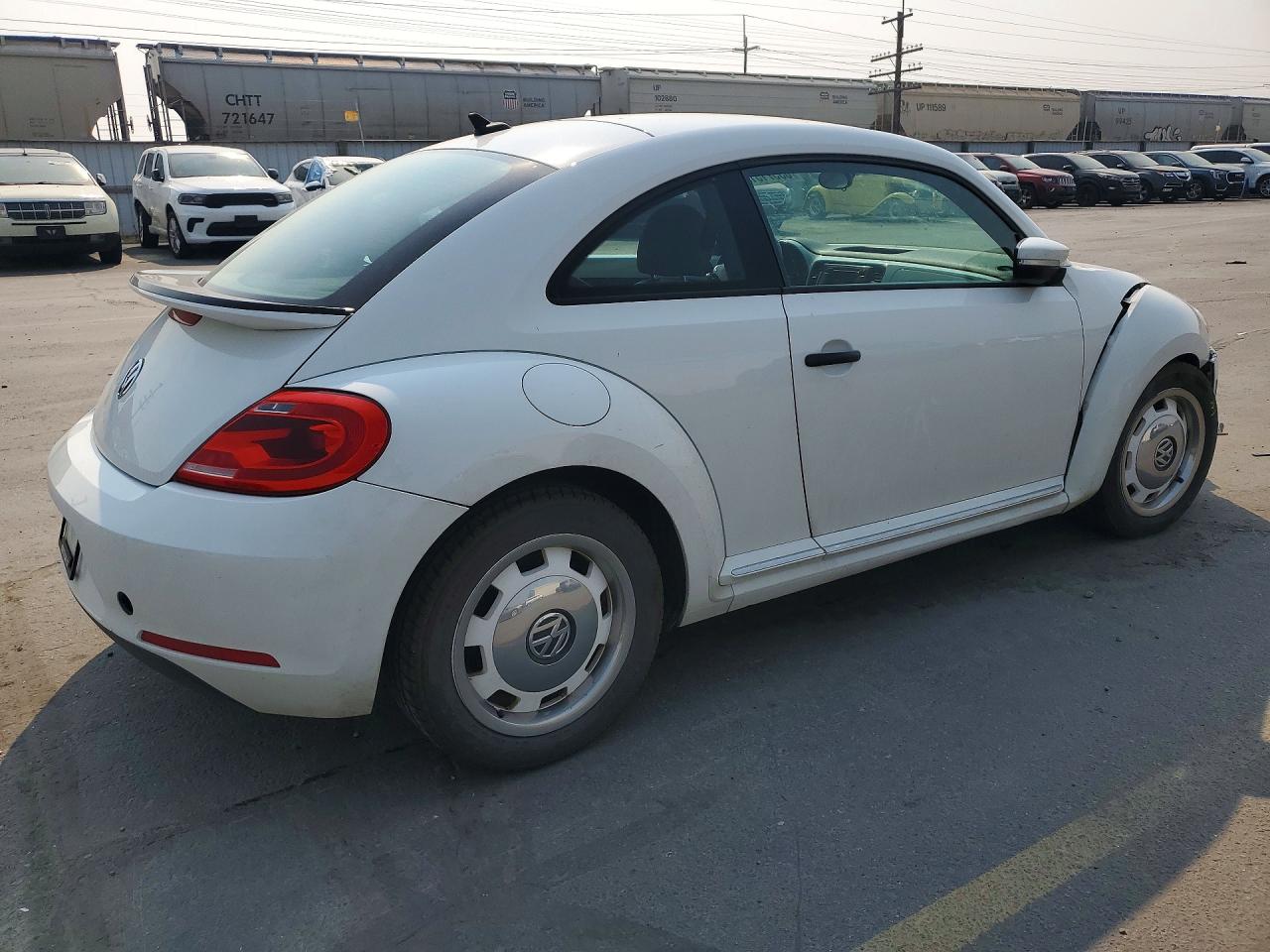 2015 Volkswagen Beetle 1.8t Белый vin: 3VWF17AT3FM655829