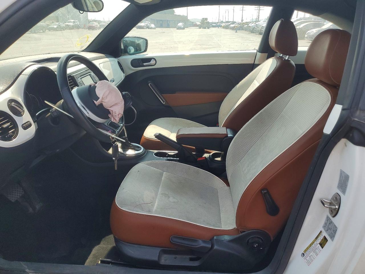 2015 Volkswagen Beetle 1.8t Белый vin: 3VWF17AT3FM655829