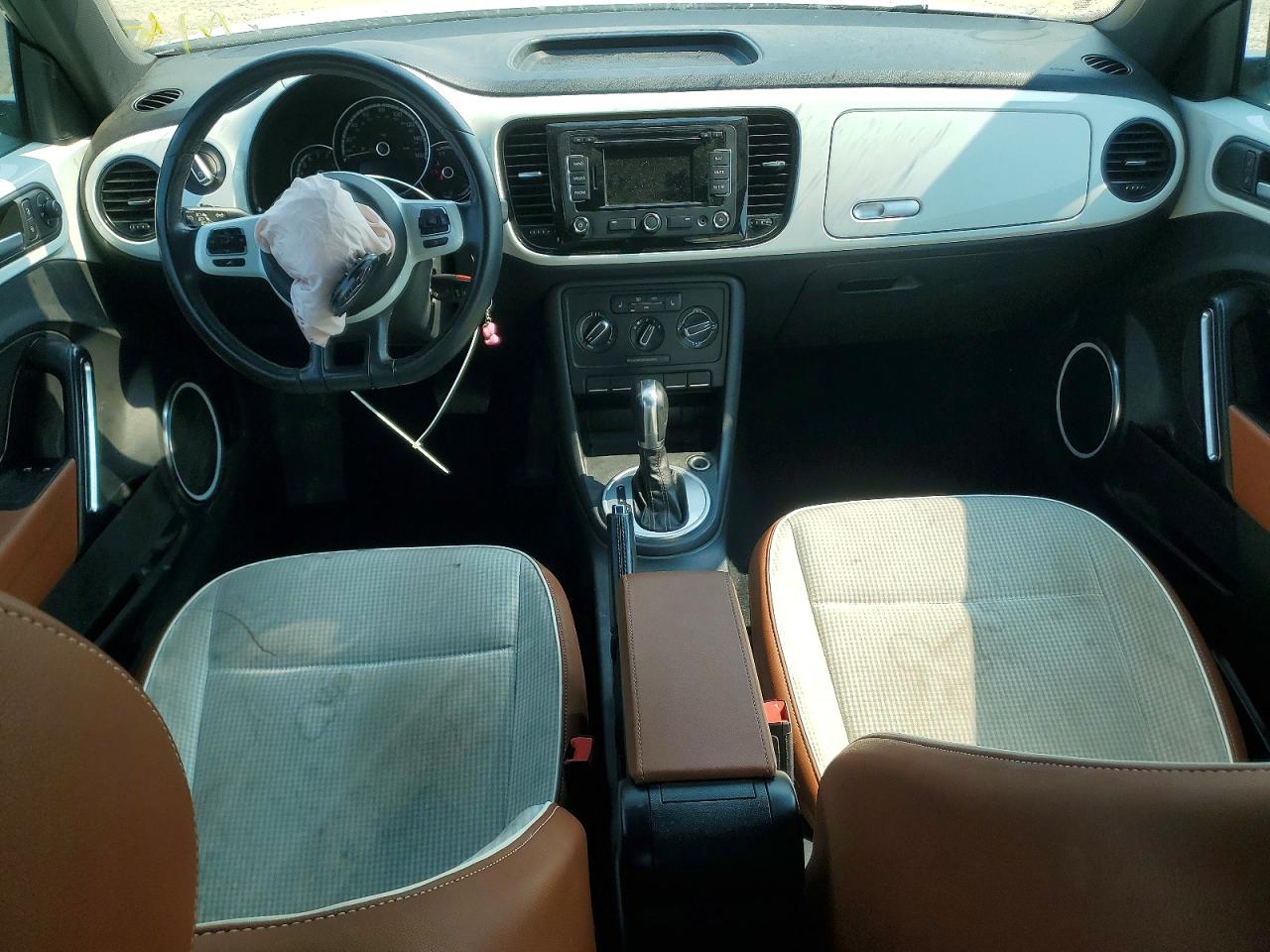 2015 Volkswagen Beetle 1.8t Белый vin: 3VWF17AT3FM655829