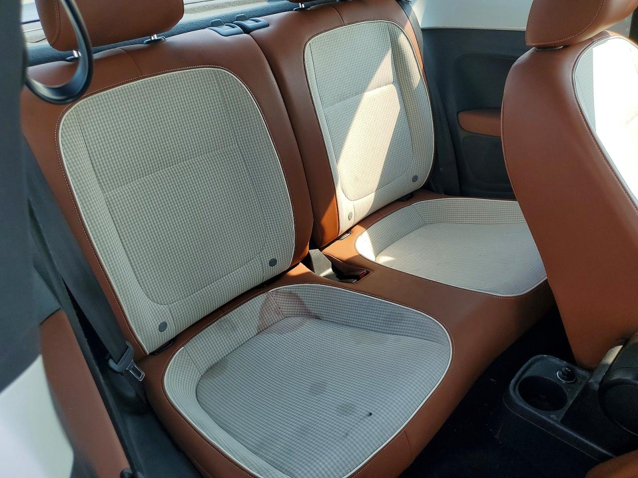 2015 Volkswagen Beetle 1.8t Белый vin: 3VWF17AT3FM655829