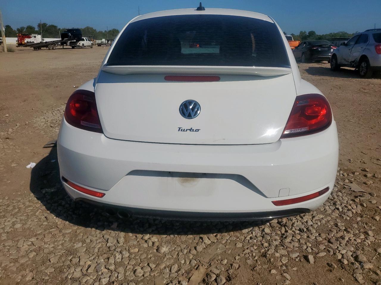 2017 Volkswagen Beetle 1.8t White vin: 3VWF17AT4HM618856
