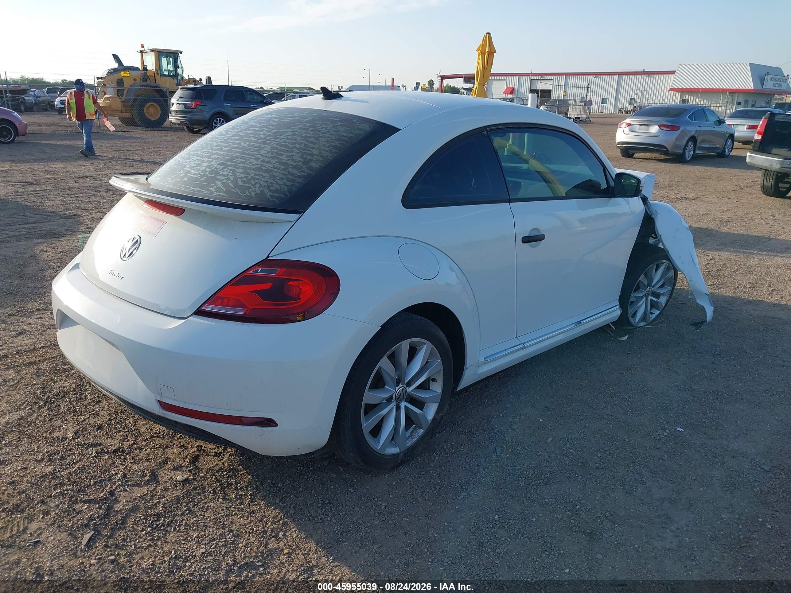 2017 Volkswagen Beetle #pinkbeetle/1.8t Classic/1.8t S Белый vin: 3VWF17AT4HM618856
