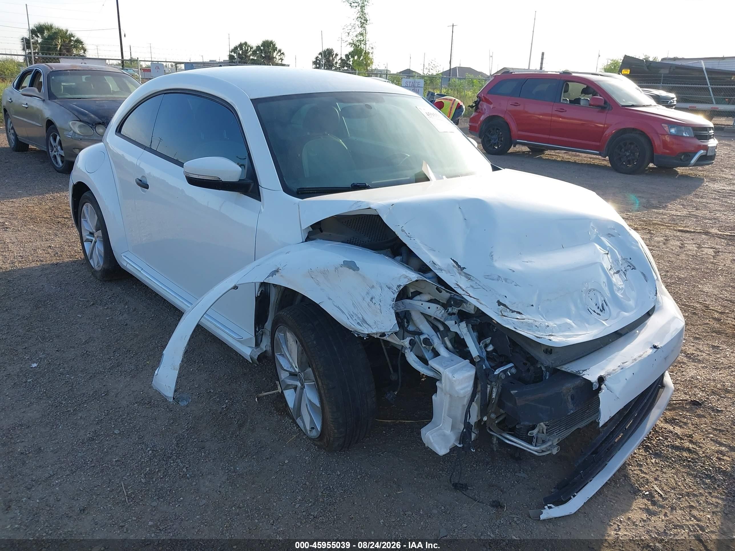 2017 Volkswagen Beetle #pinkbeetle/1.8t Classic/1.8t S Белый vin: 3VWF17AT4HM618856