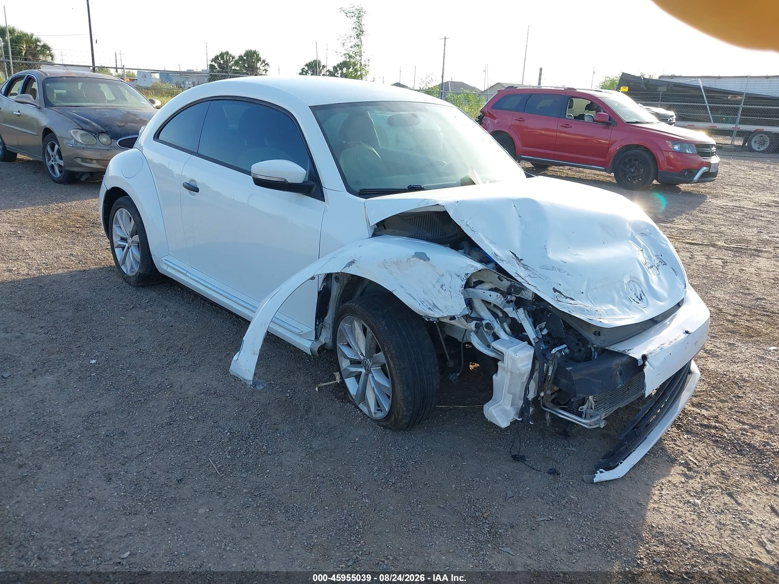 2017 Volkswagen Beetle #pinkbeetle/1.8t Classic/1.8t S White vin: 3VWF17AT4HM618856