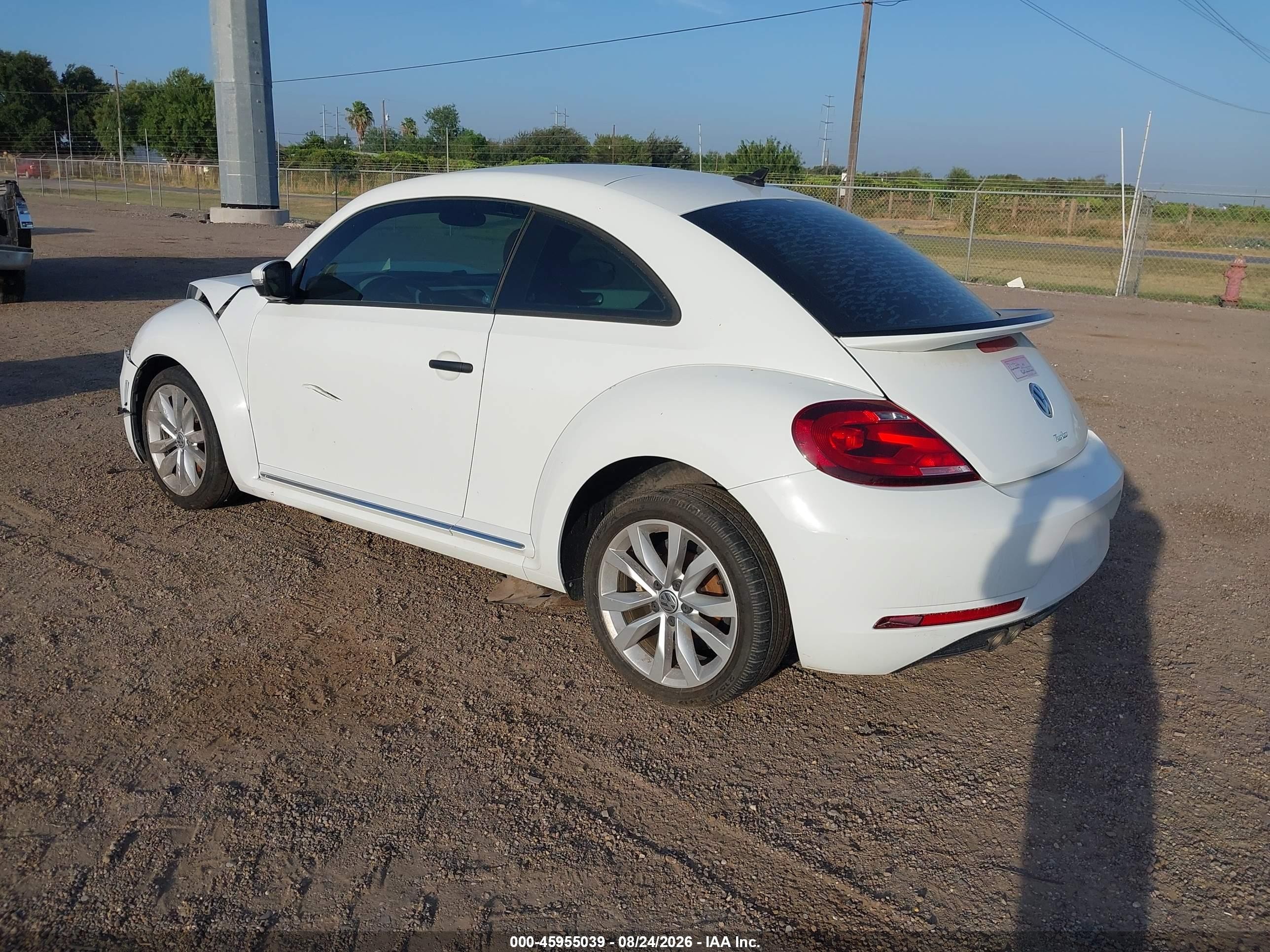 2017 Volkswagen Beetle #pinkbeetle/1.8t Classic/1.8t S Белый vin: 3VWF17AT4HM618856