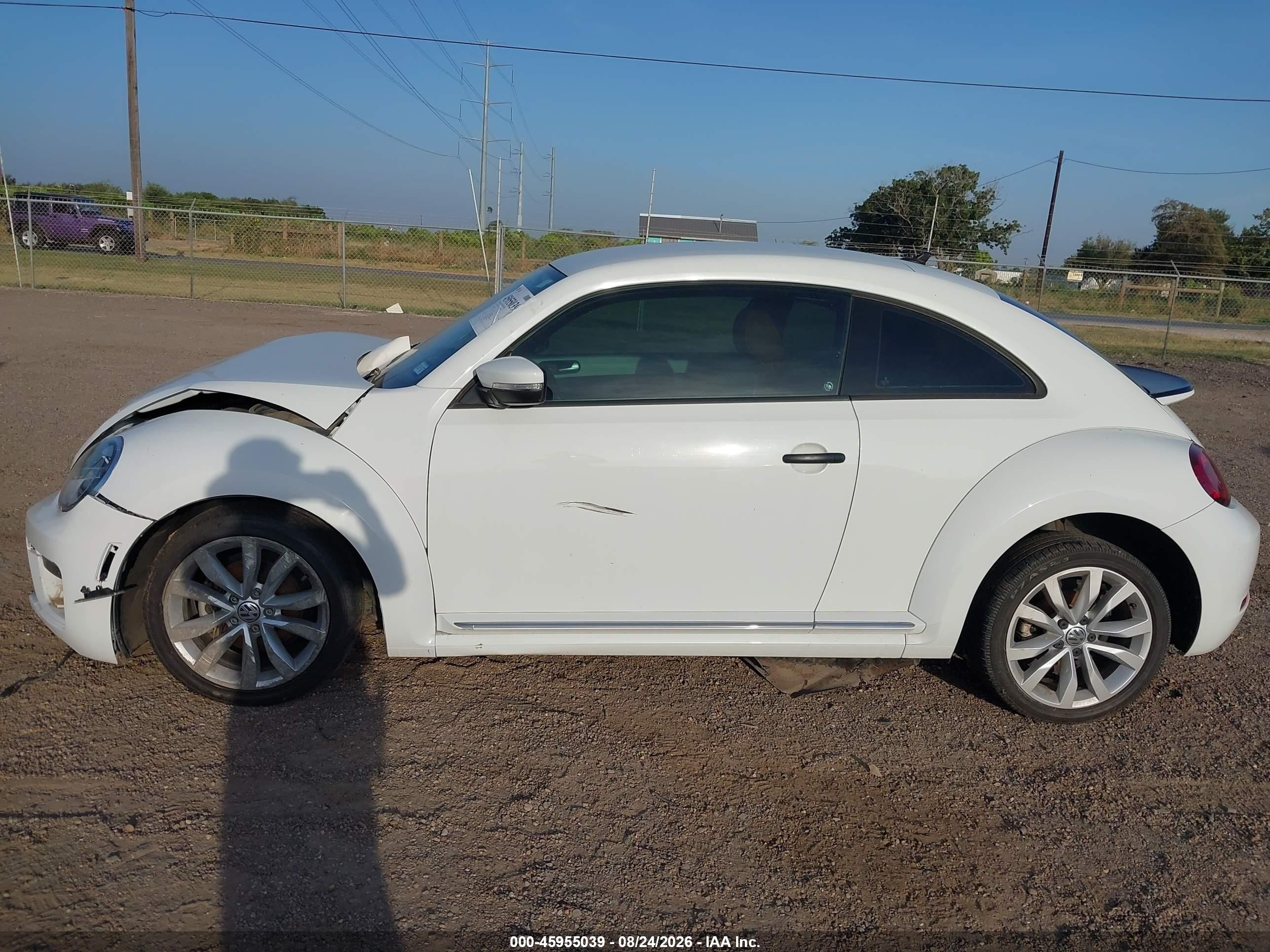 2017 Volkswagen Beetle #pinkbeetle/1.8t Classic/1.8t S Белый vin: 3VWF17AT4HM618856