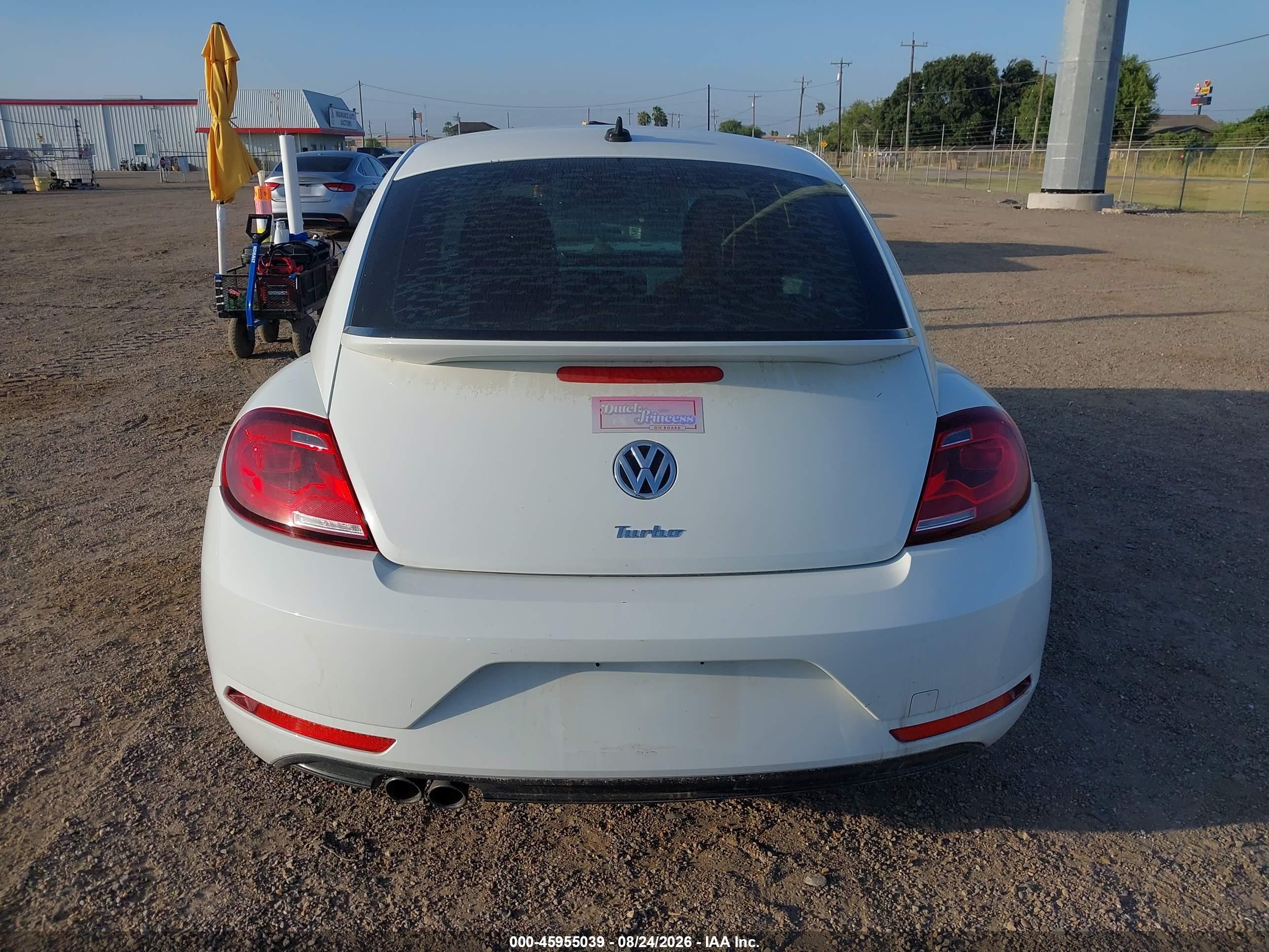2017 Volkswagen Beetle #pinkbeetle/1.8t Classic/1.8t S Белый vin: 3VWF17AT4HM618856