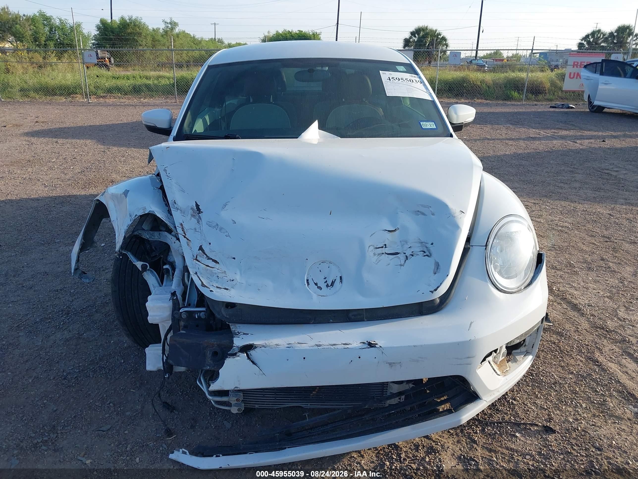 2017 Volkswagen Beetle #pinkbeetle/1.8t Classic/1.8t S Белый vin: 3VWF17AT4HM618856