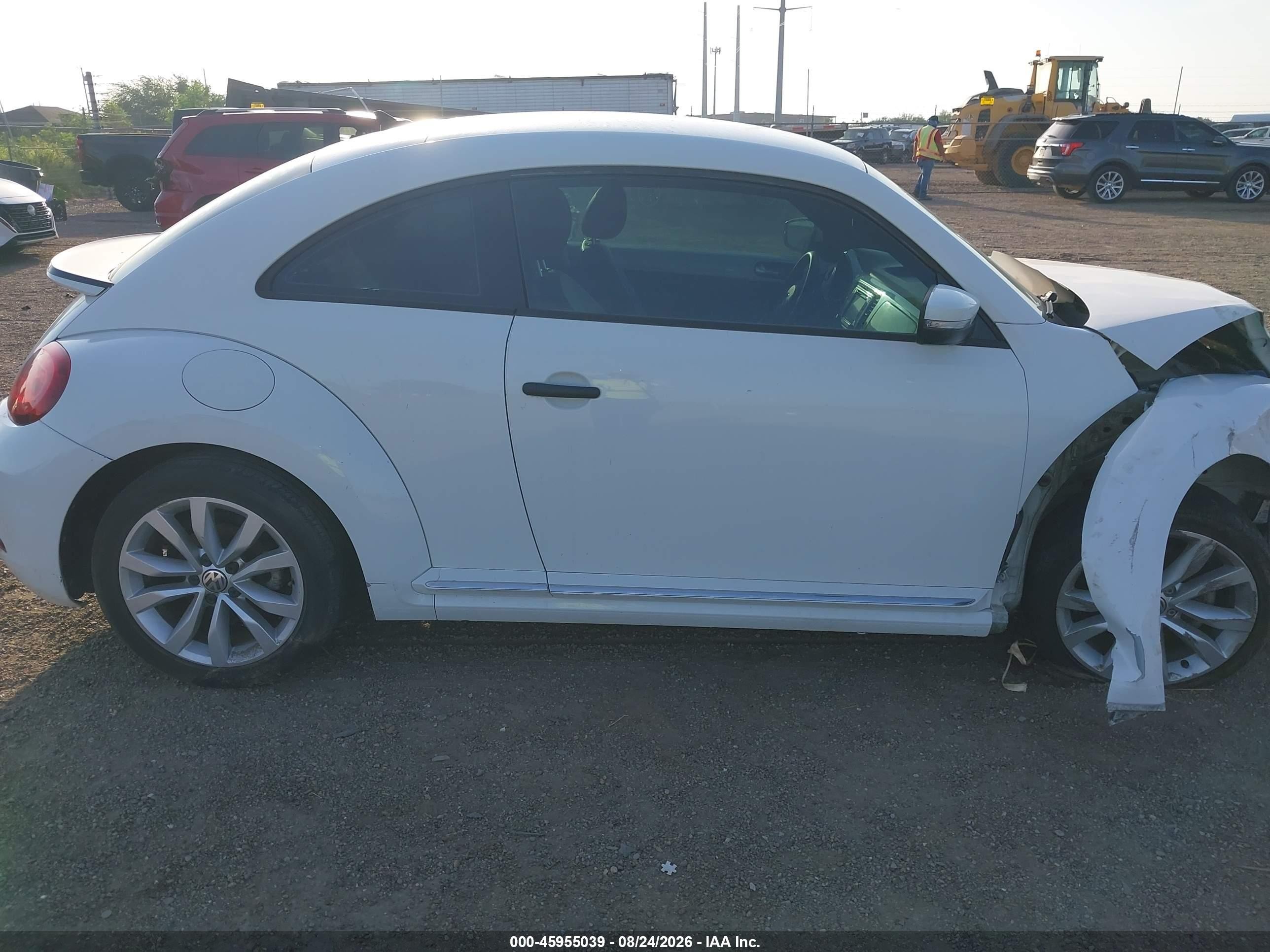 2017 Volkswagen Beetle #pinkbeetle/1.8t Classic/1.8t S Белый vin: 3VWF17AT4HM618856