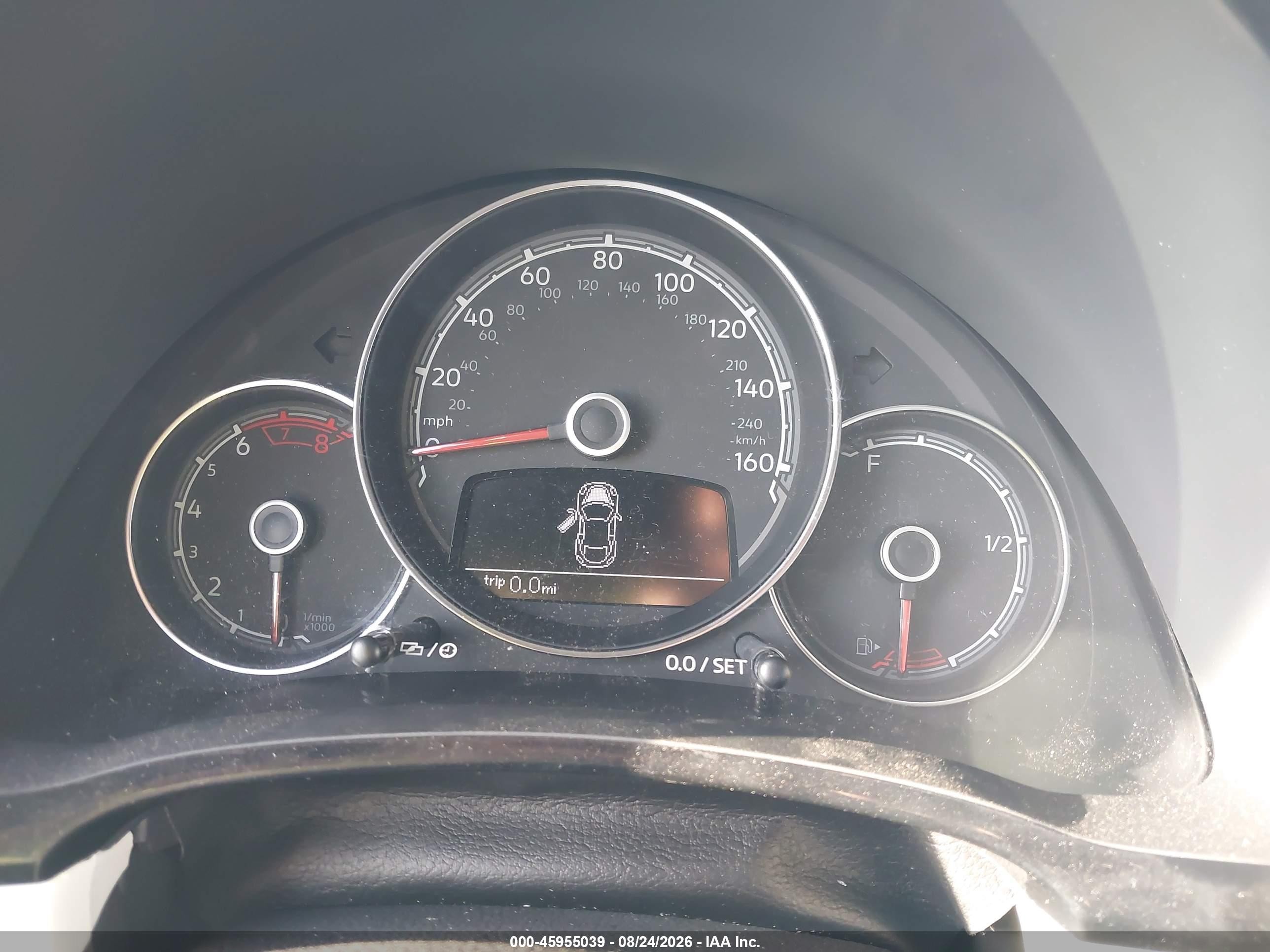 2017 Volkswagen Beetle #pinkbeetle/1.8t Classic/1.8t S Белый vin: 3VWF17AT4HM618856