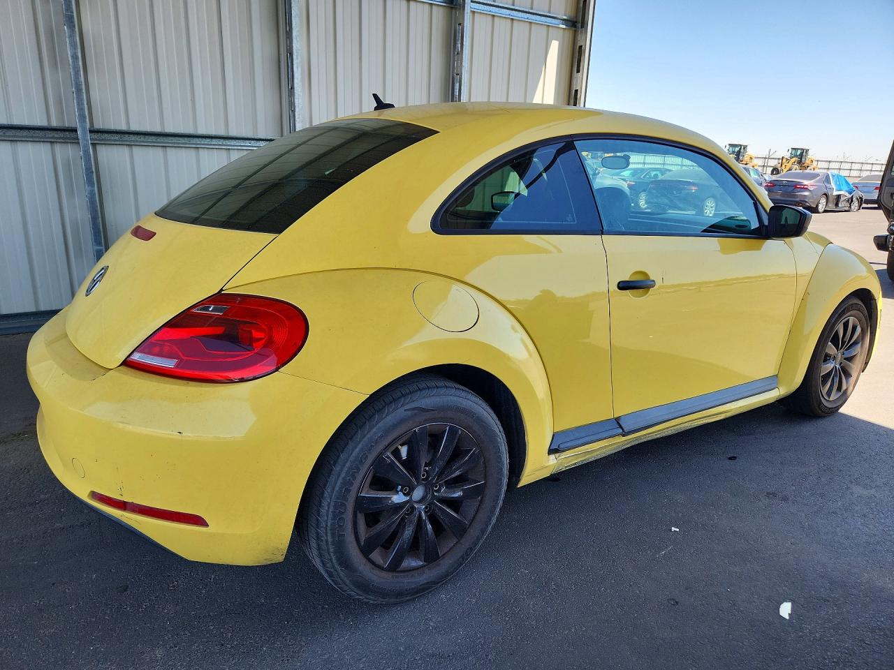 2015 Volkswagen Beetle 1.8t Yellow vin: 3VWF17AT5FM637428