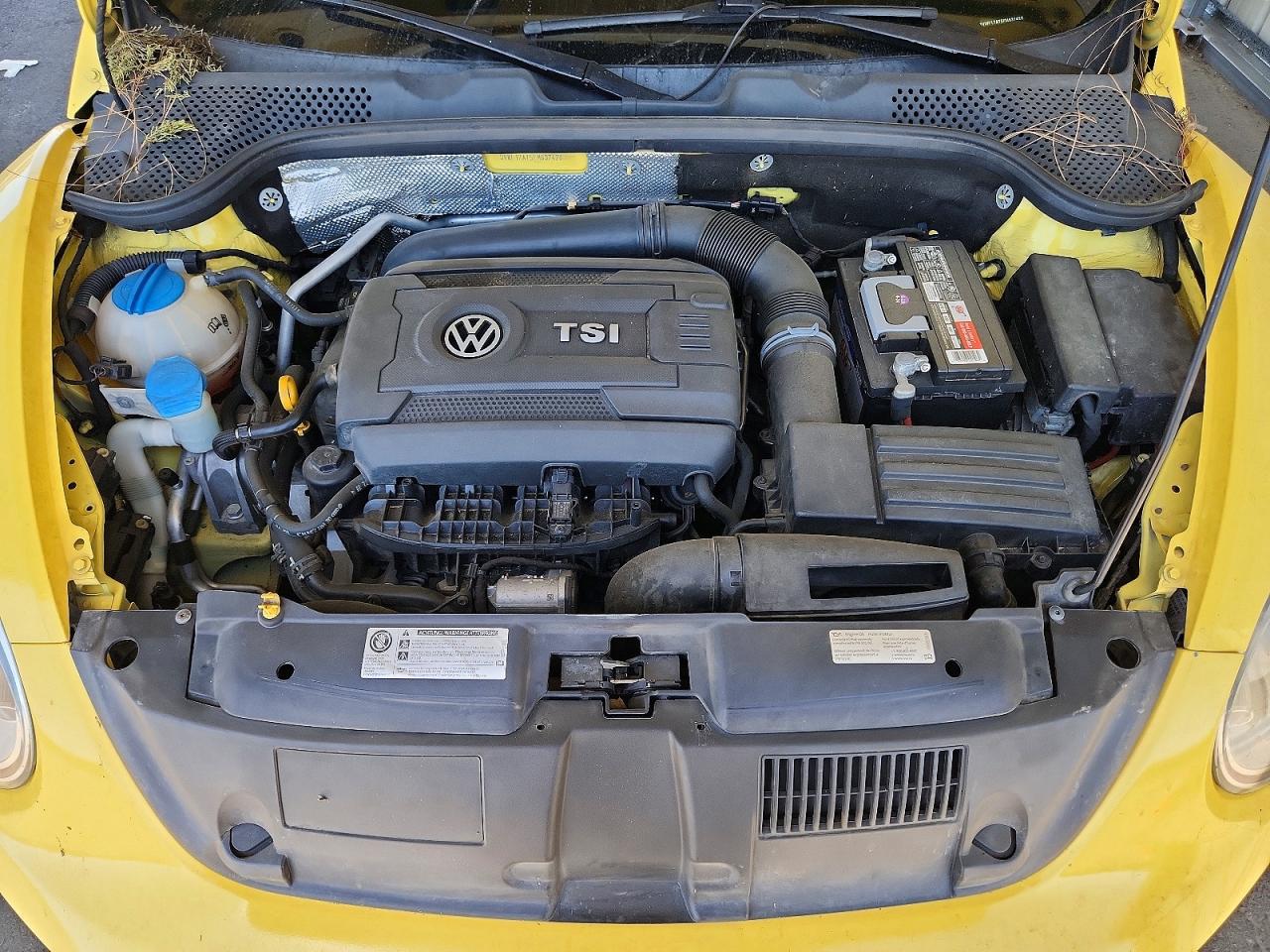 2015 Volkswagen Beetle 1.8t Yellow vin: 3VWF17AT5FM637428