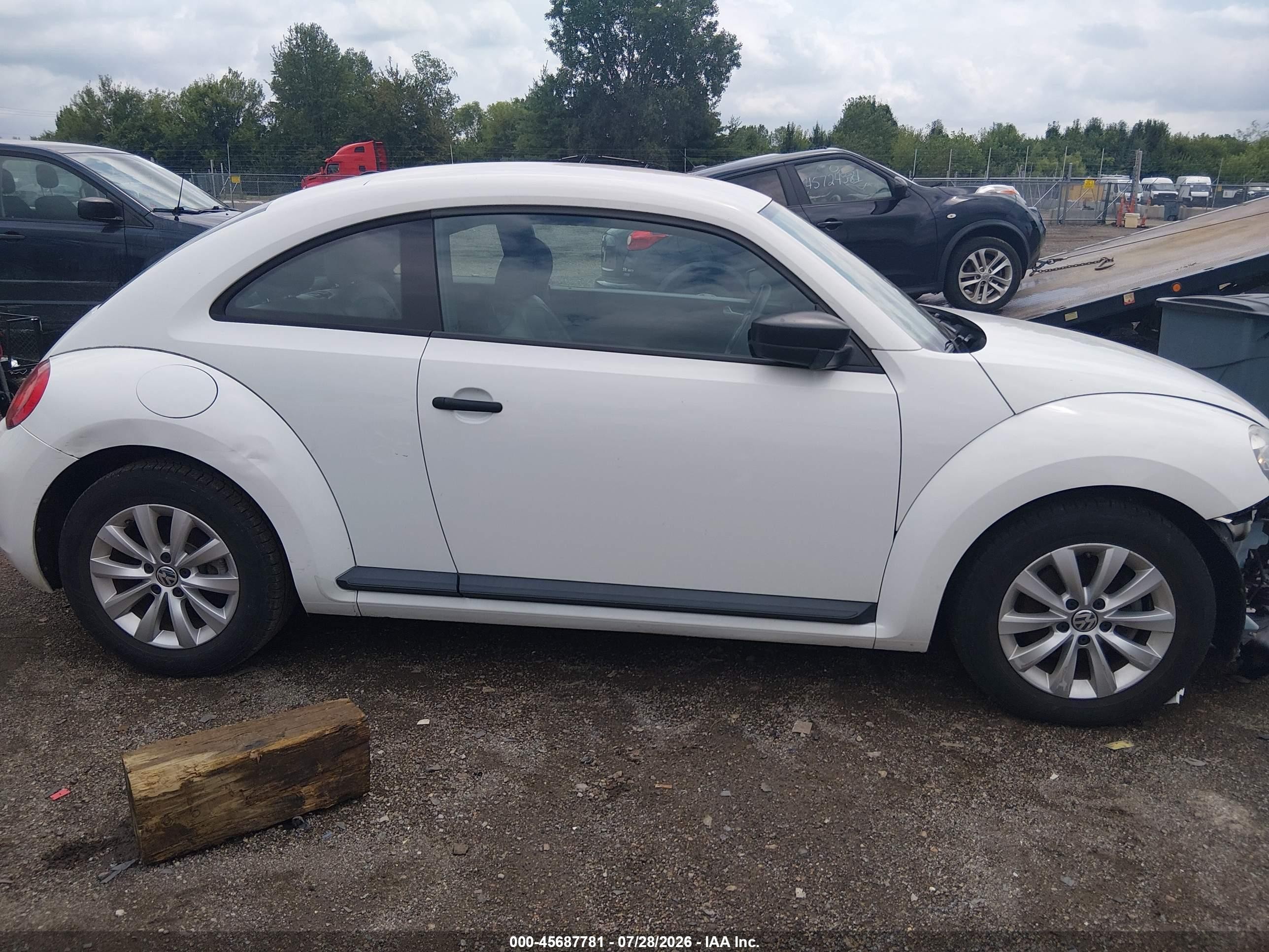 2015 Volkswagen Beetle 1.8t Fleet Edition White vin: 3VWF17AT7FM640184