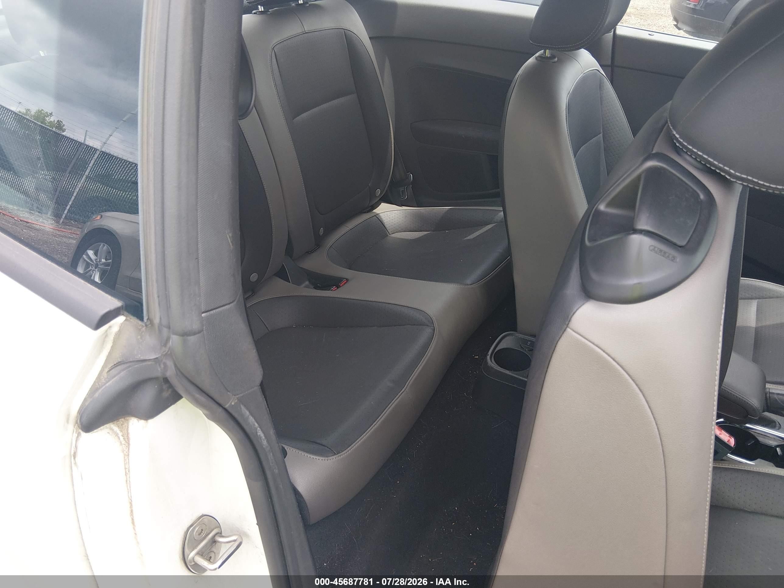 2015 Volkswagen Beetle 1.8t Fleet Edition White vin: 3VWF17AT7FM640184