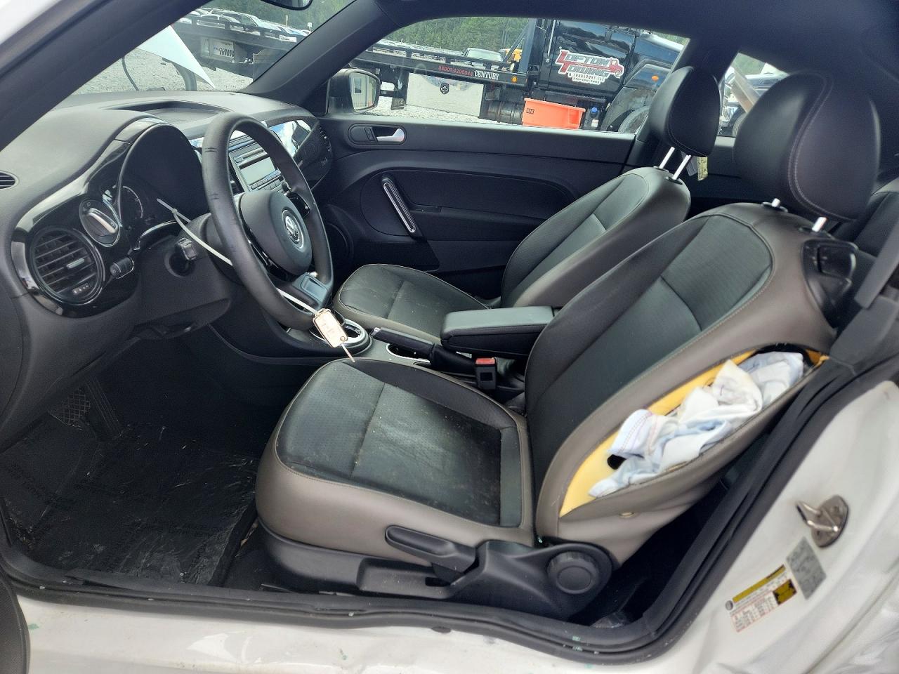 2015 Volkswagen Beetle 1.8t White vin: 3VWF17AT8FM648410