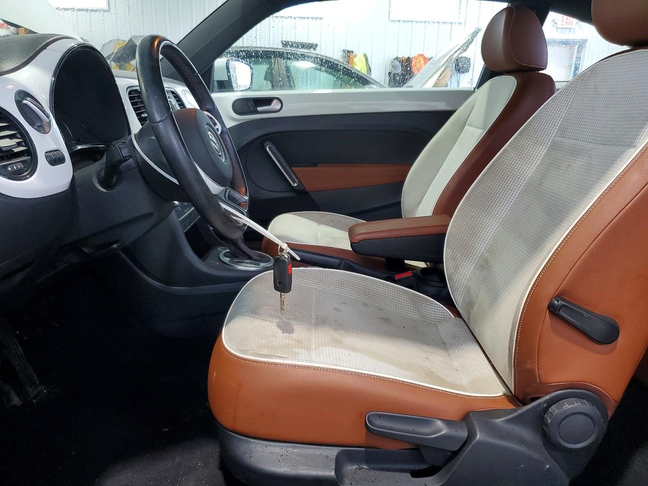 2015 Volkswagen Beetle 1.8t White vin: 3VWF17AT8FM653350