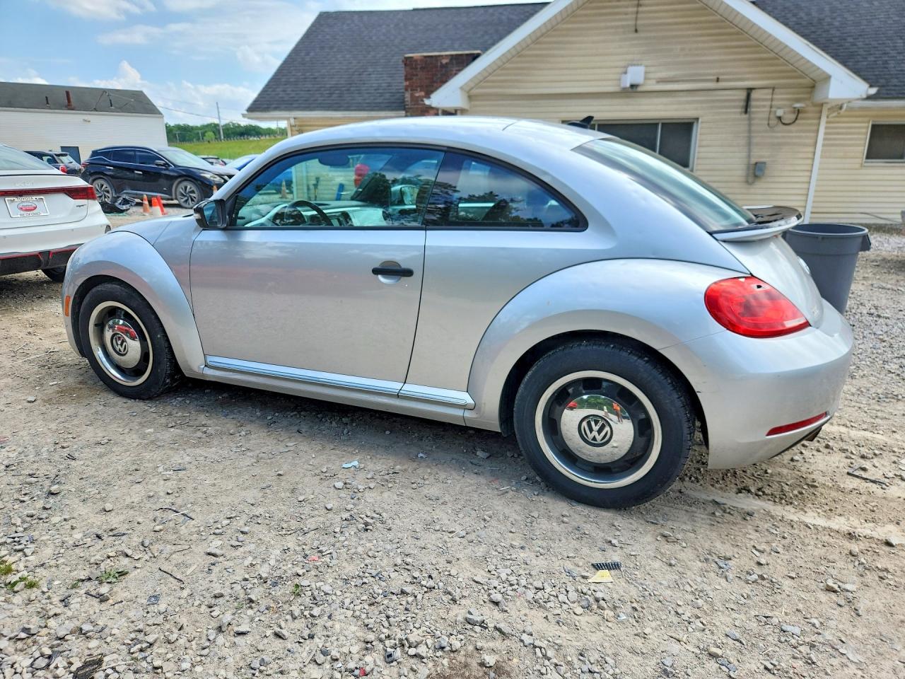 2015 Volkswagen Beetle 1.8t Red vin: 3VWF17AT9FM606893
