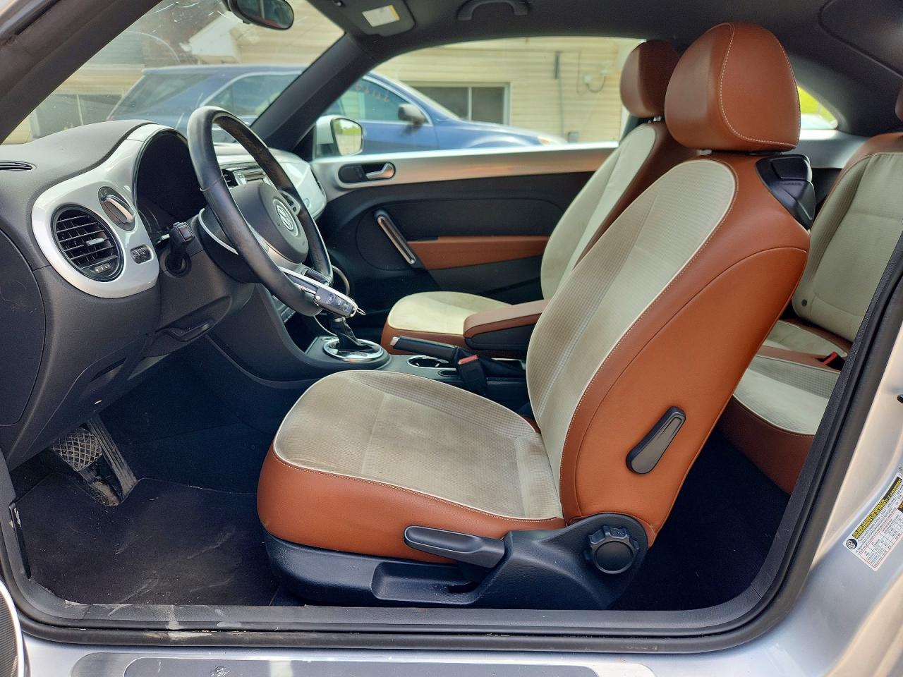 2015 Volkswagen Beetle 1.8t Red vin: 3VWF17AT9FM606893