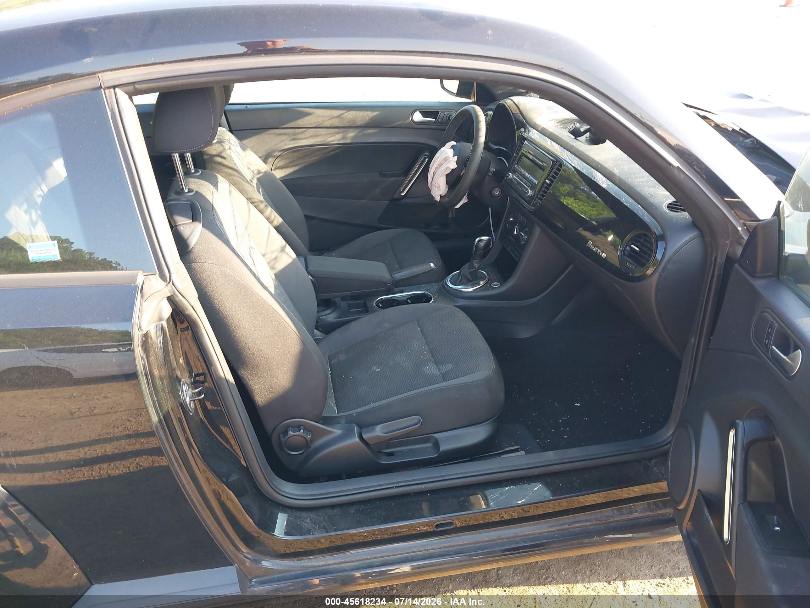 2014 Volkswagen Beetle 1.8t Entry Черный vin: 3VWF17ATXEM652912