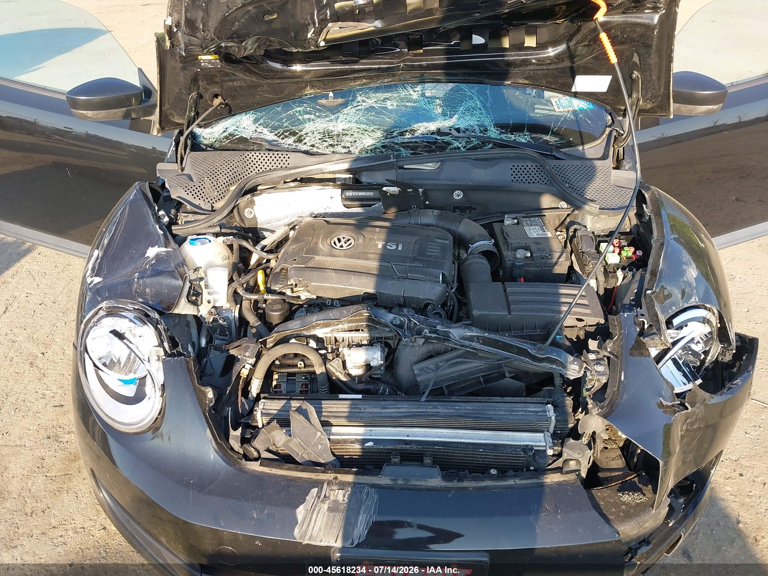 2014 Volkswagen Beetle 1.8t Entry Черный vin: 3VWF17ATXEM652912