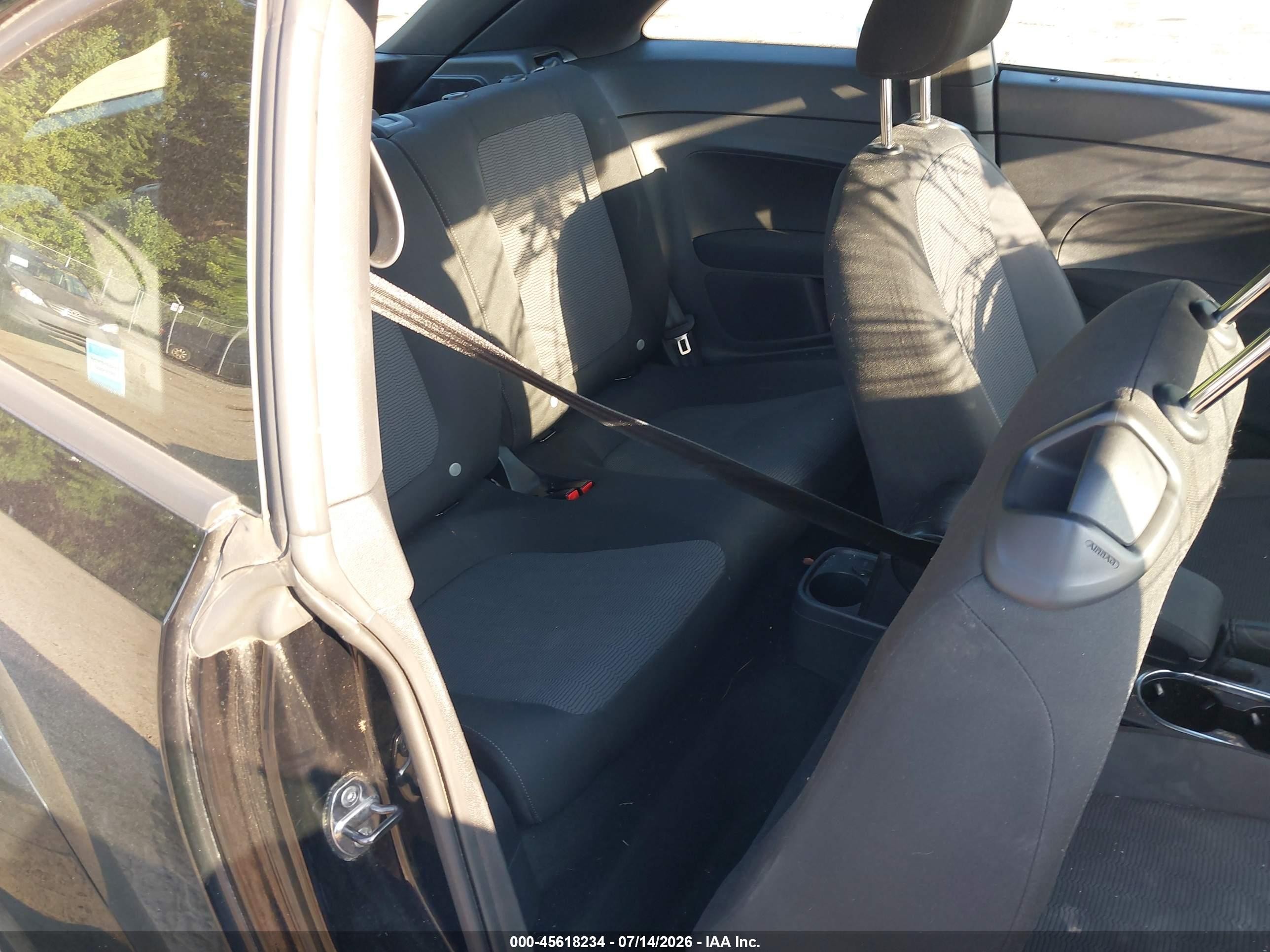 2014 Volkswagen Beetle 1.8t Entry Черный vin: 3VWF17ATXEM652912