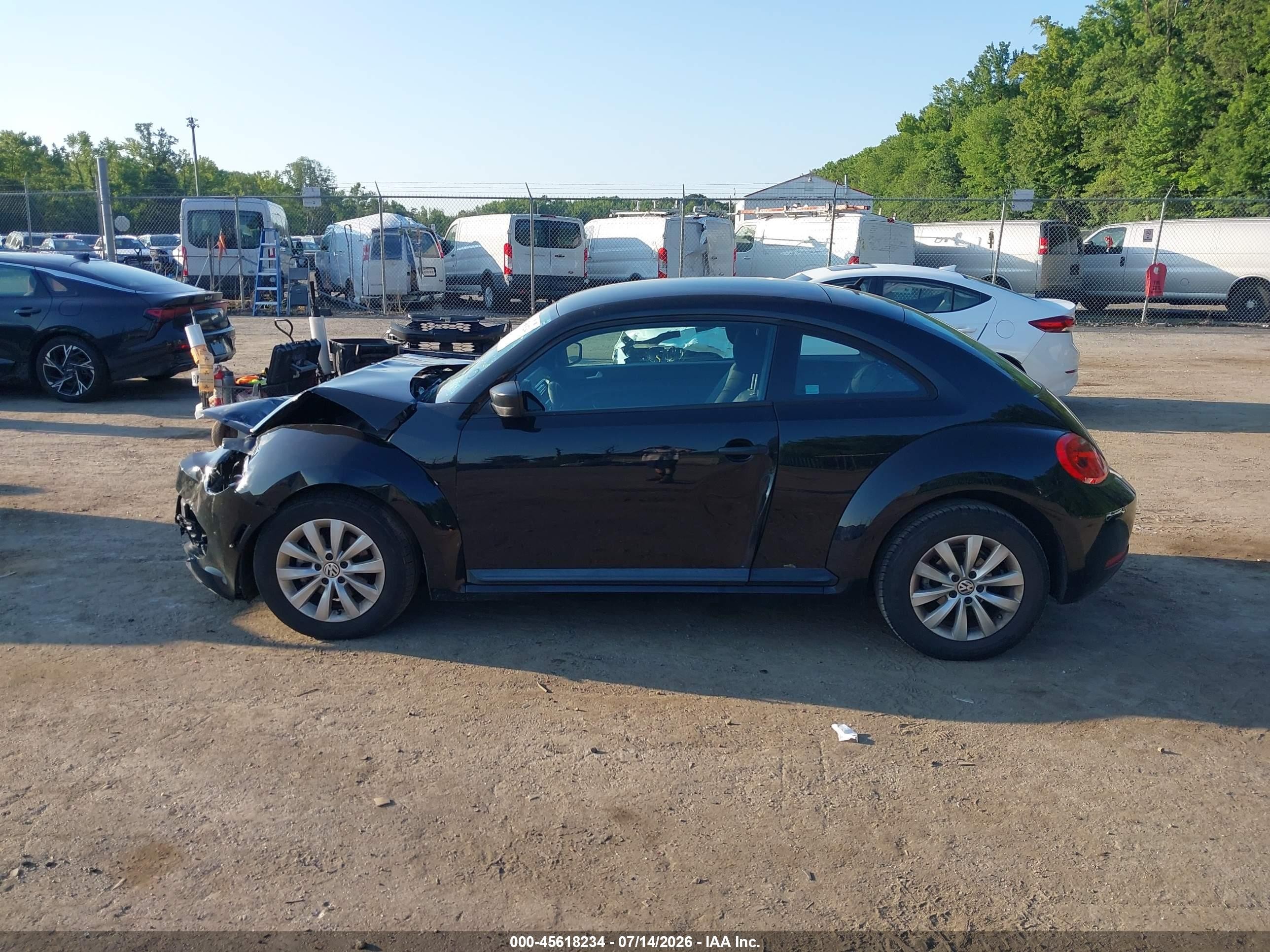 2014 Volkswagen Beetle 1.8t Entry Черный vin: 3VWF17ATXEM652912