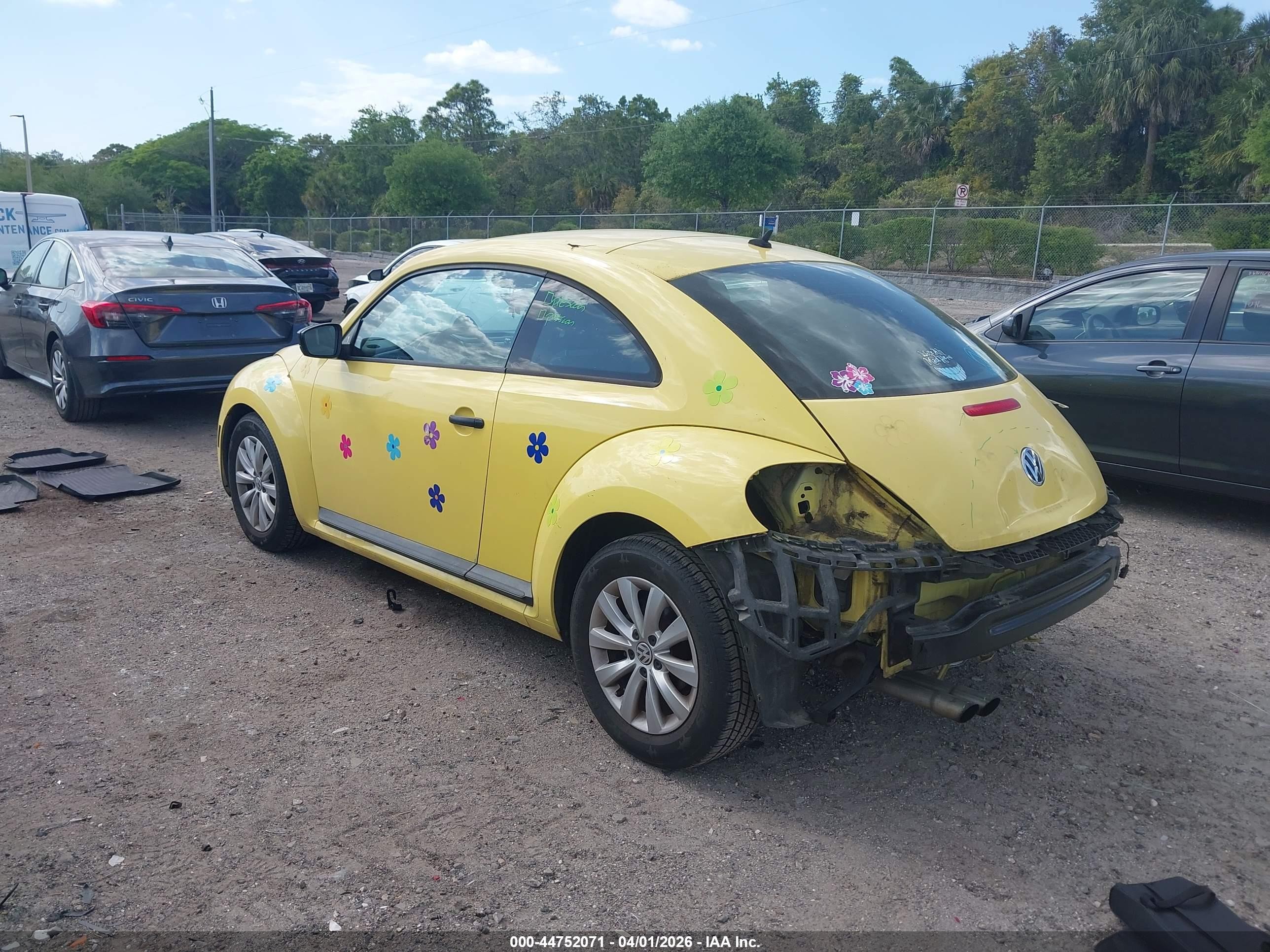 2015 Volkswagen Beetle 1.8t Fleet Edition Yellow vin: 3VWF17ATXFM613058