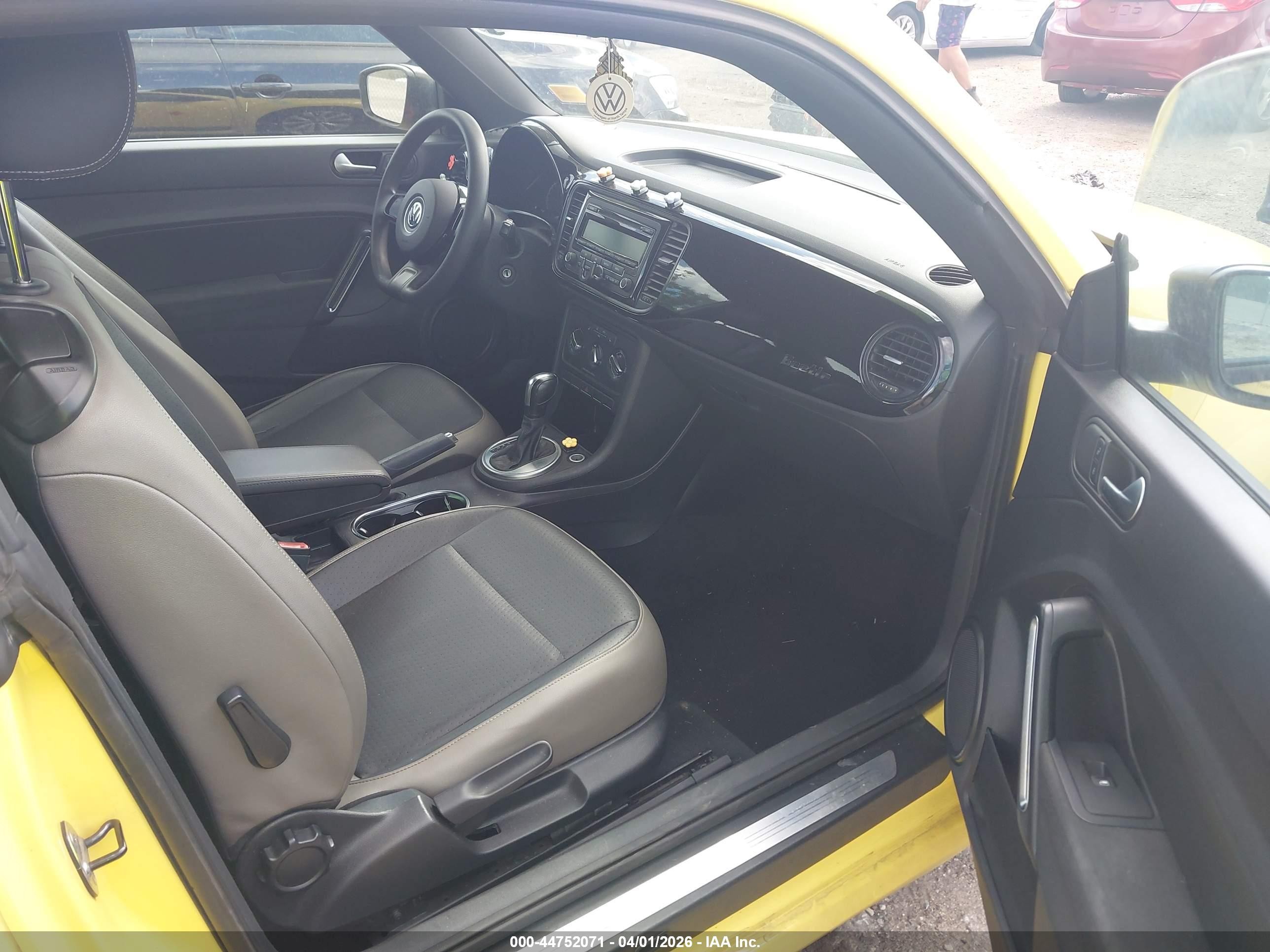 2015 Volkswagen Beetle 1.8t Fleet Edition Yellow vin: 3VWF17ATXFM613058