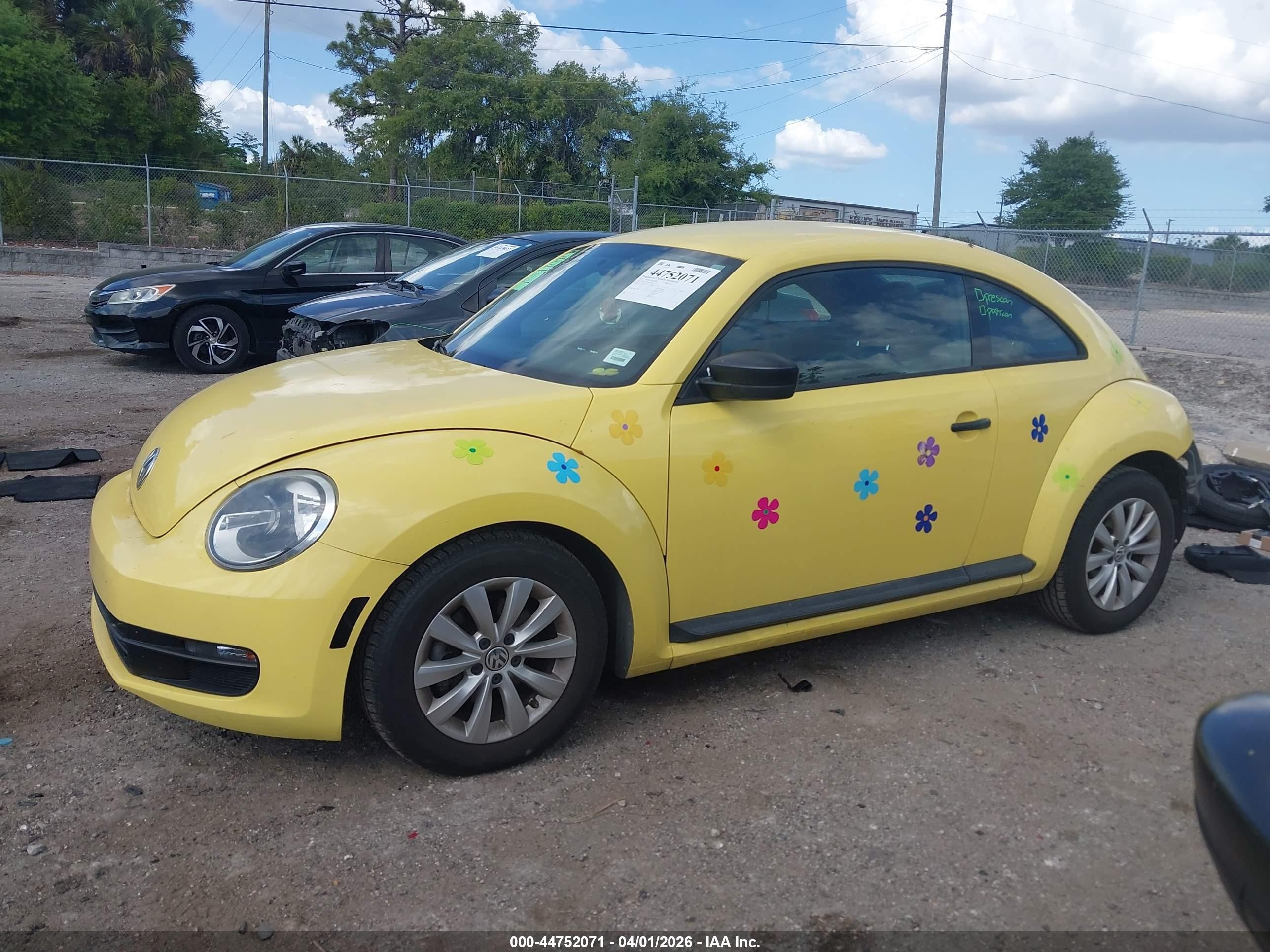 2015 Volkswagen Beetle 1.8t Fleet Edition Yellow vin: 3VWF17ATXFM613058