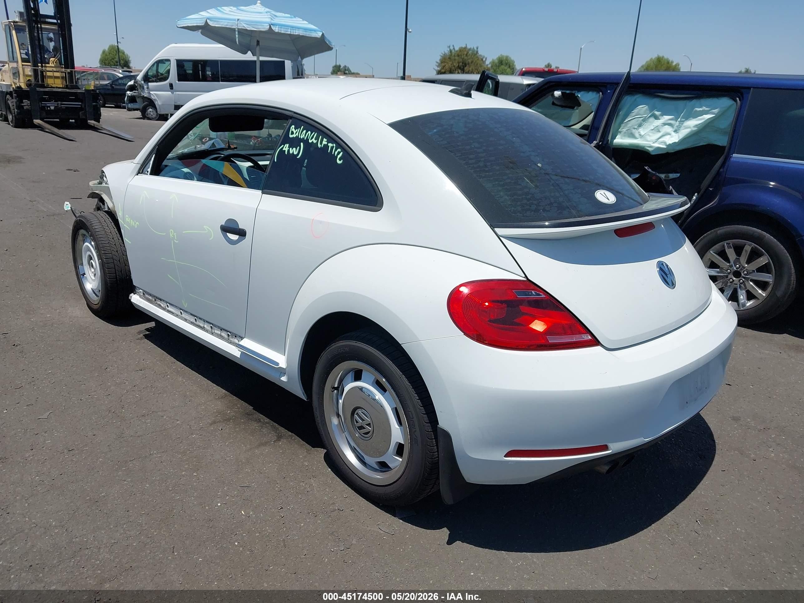 2015 Volkswagen Beetle 1.8t Classic White vin: 3VWF17ATXFM653432