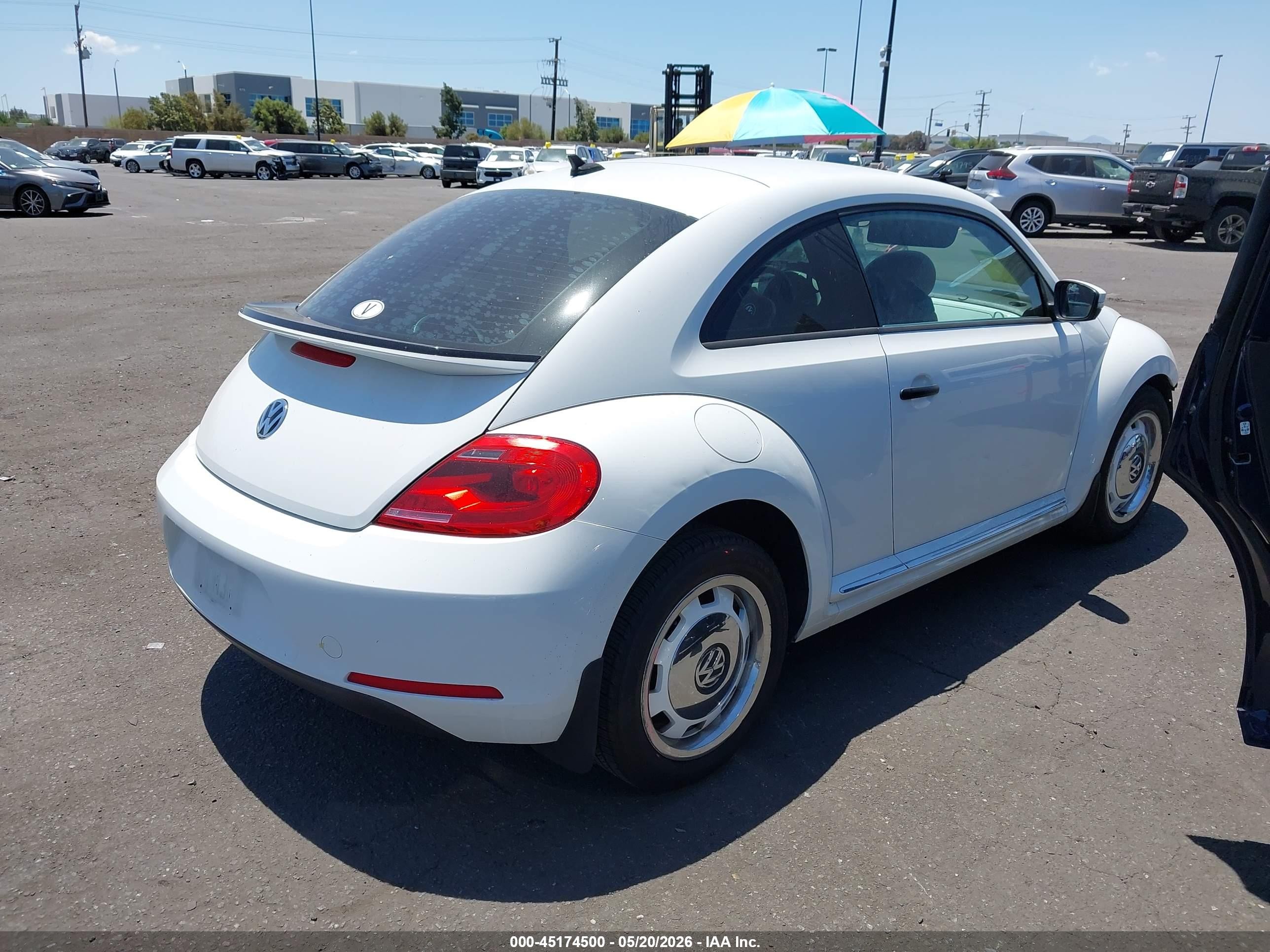 2015 Volkswagen Beetle 1.8t Classic White vin: 3VWF17ATXFM653432