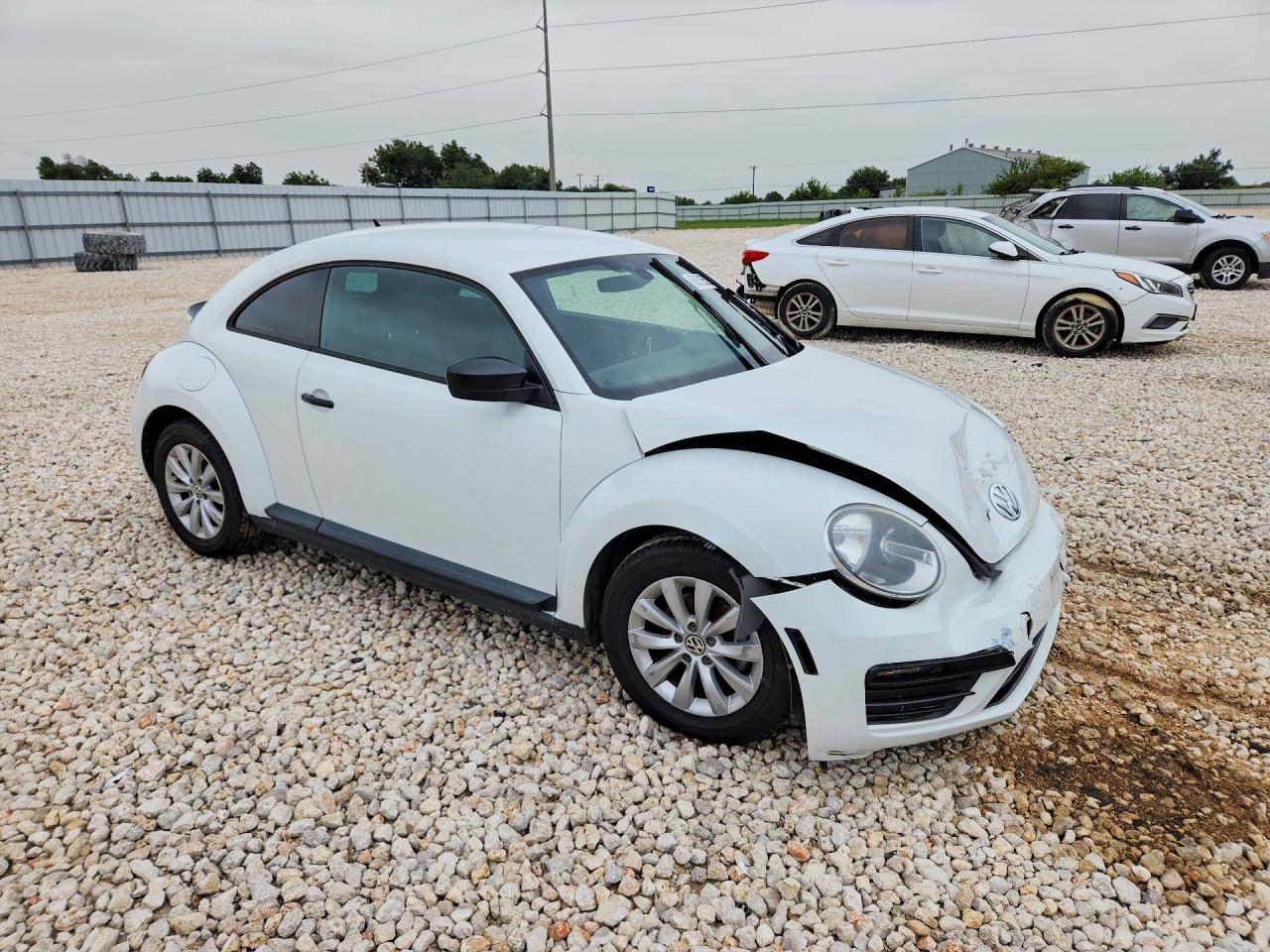 2017 Volkswagen Beetle 1.8t White vin: 3VWF17ATXHM610700