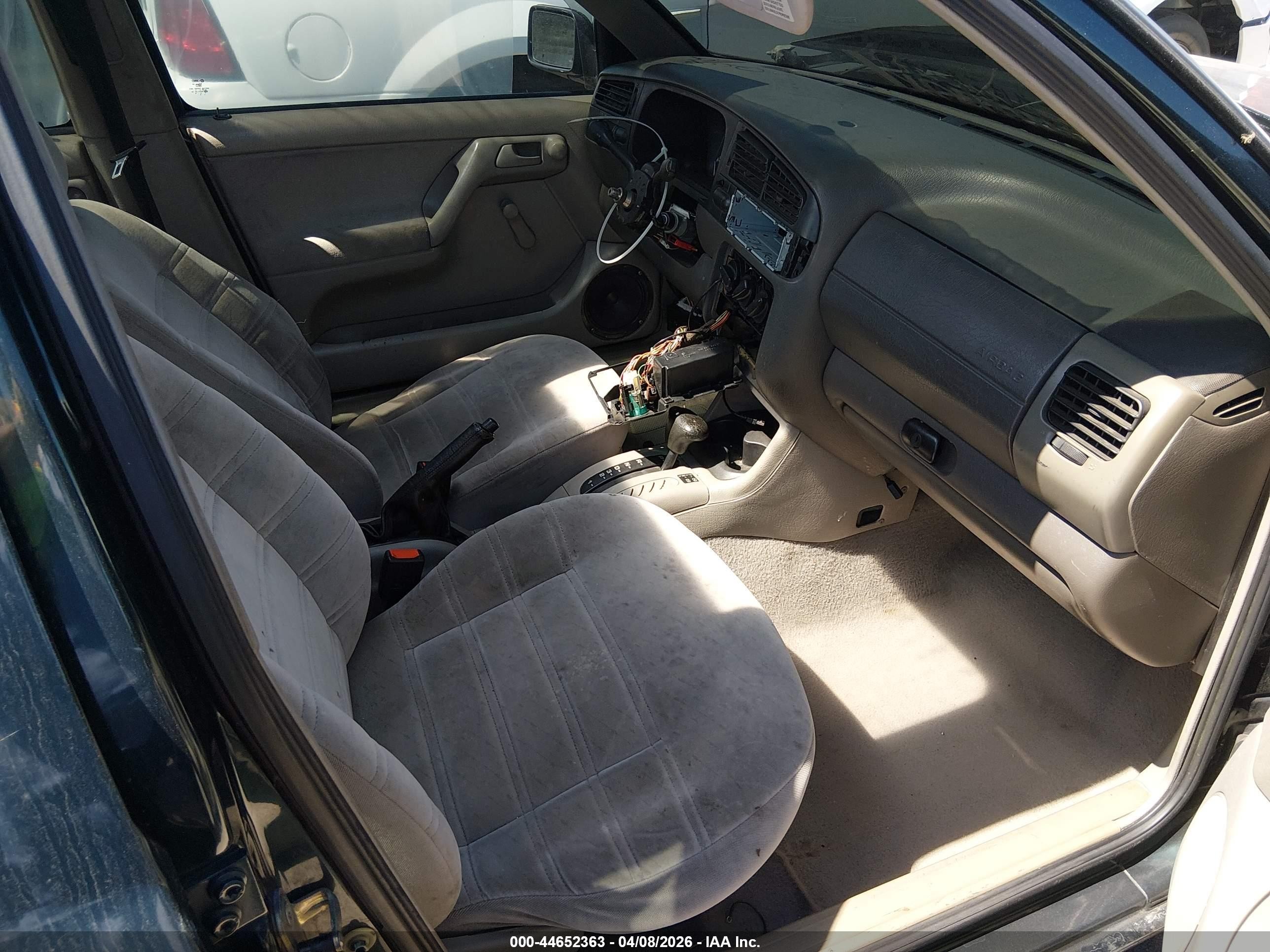 1998 Volkswagen Golf Gl Green vin: 3VWFB81H5WM200690