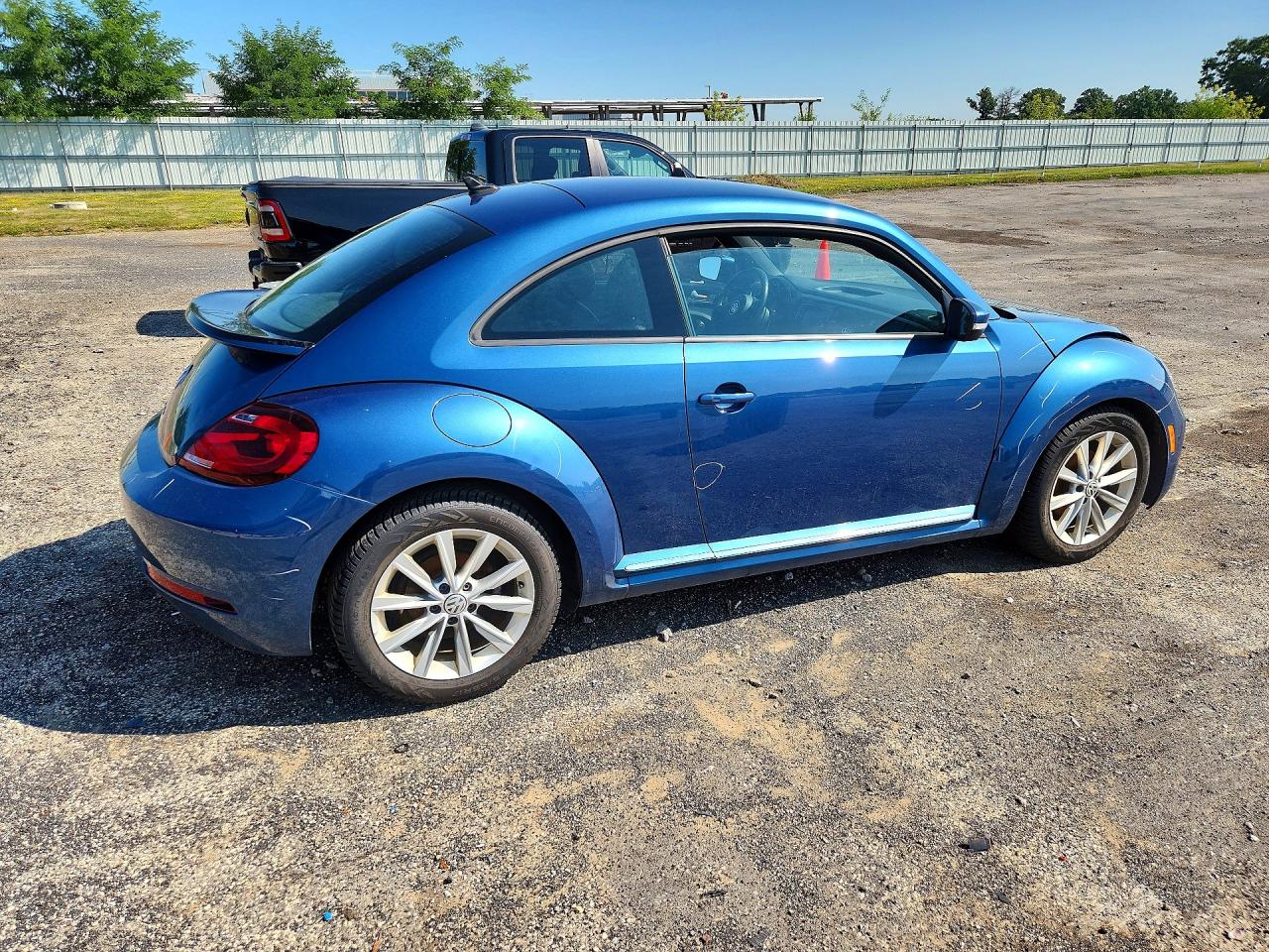 2018 Volkswagen Beetle S Blue vin: 3VWFD7AT1JM727739