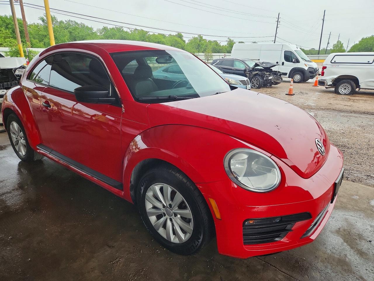 2018 Volkswagen Beetle Red vin: 3VWFD7AT2JM721514