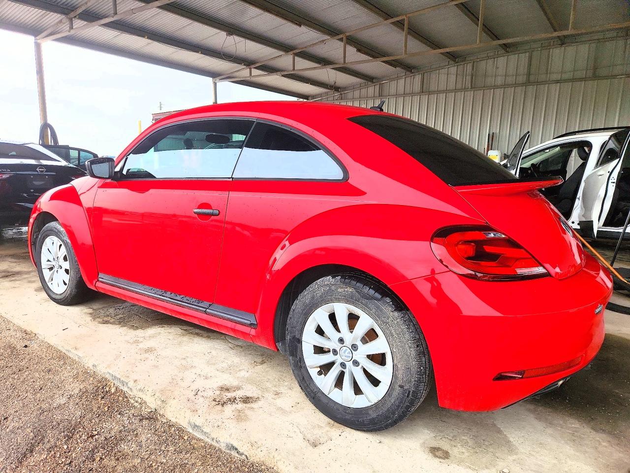 2018 Volkswagen Beetle Red vin: 3VWFD7AT2JM721514