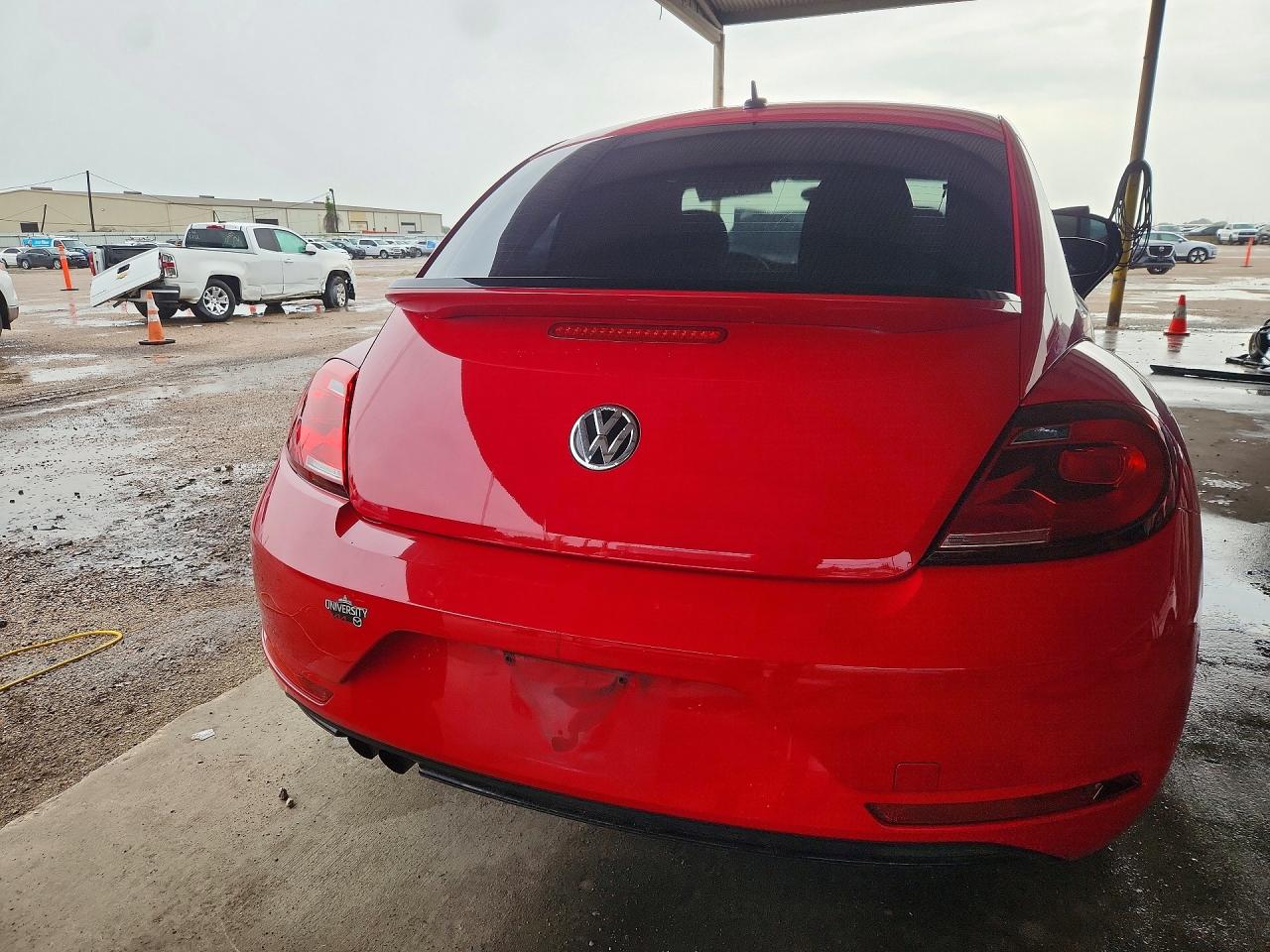 2018 Volkswagen Beetle Red vin: 3VWFD7AT2JM721514