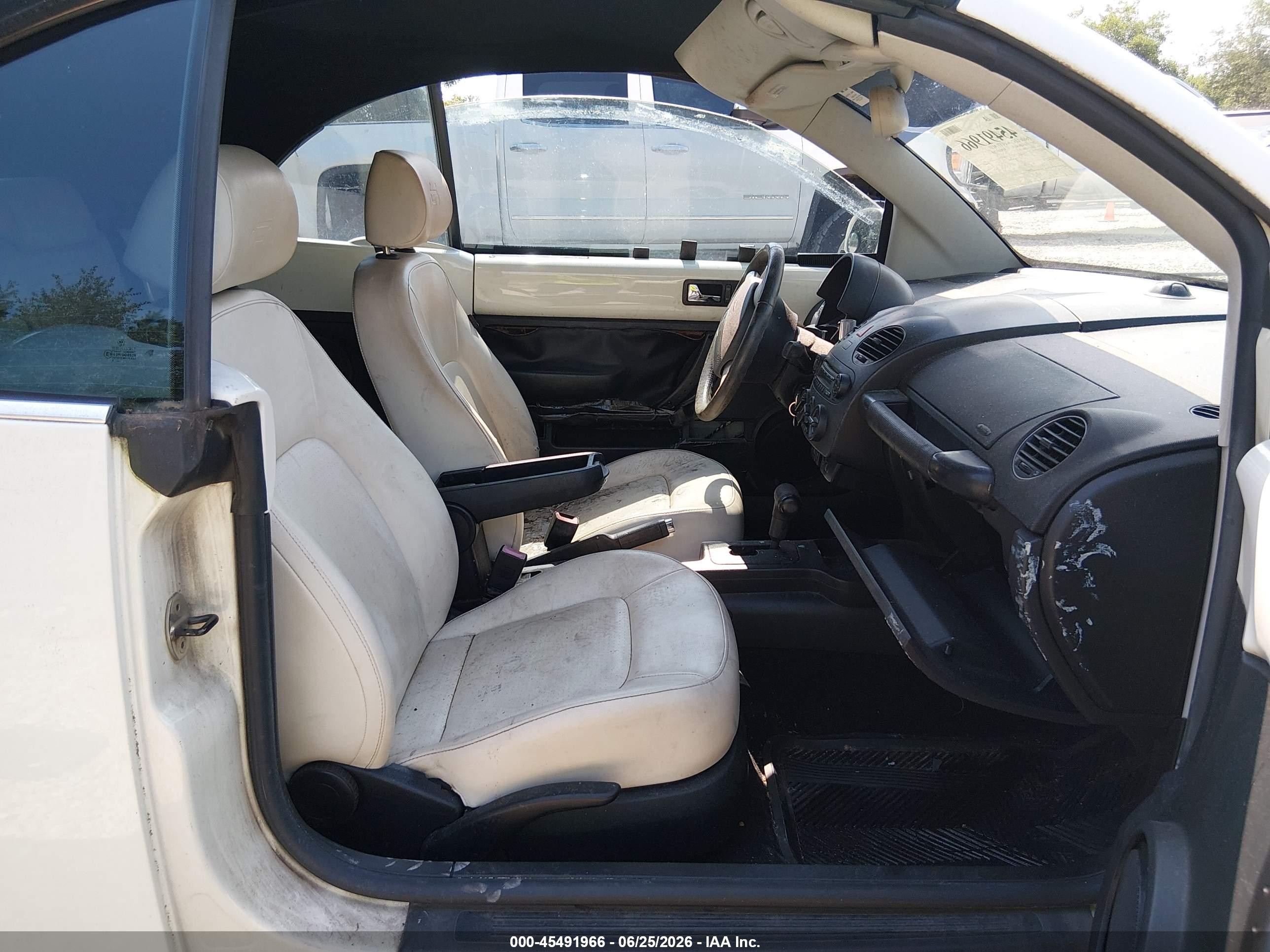 2007 Volkswagen New Beetle Triple White White vin: 3VWFF31Y67M411339