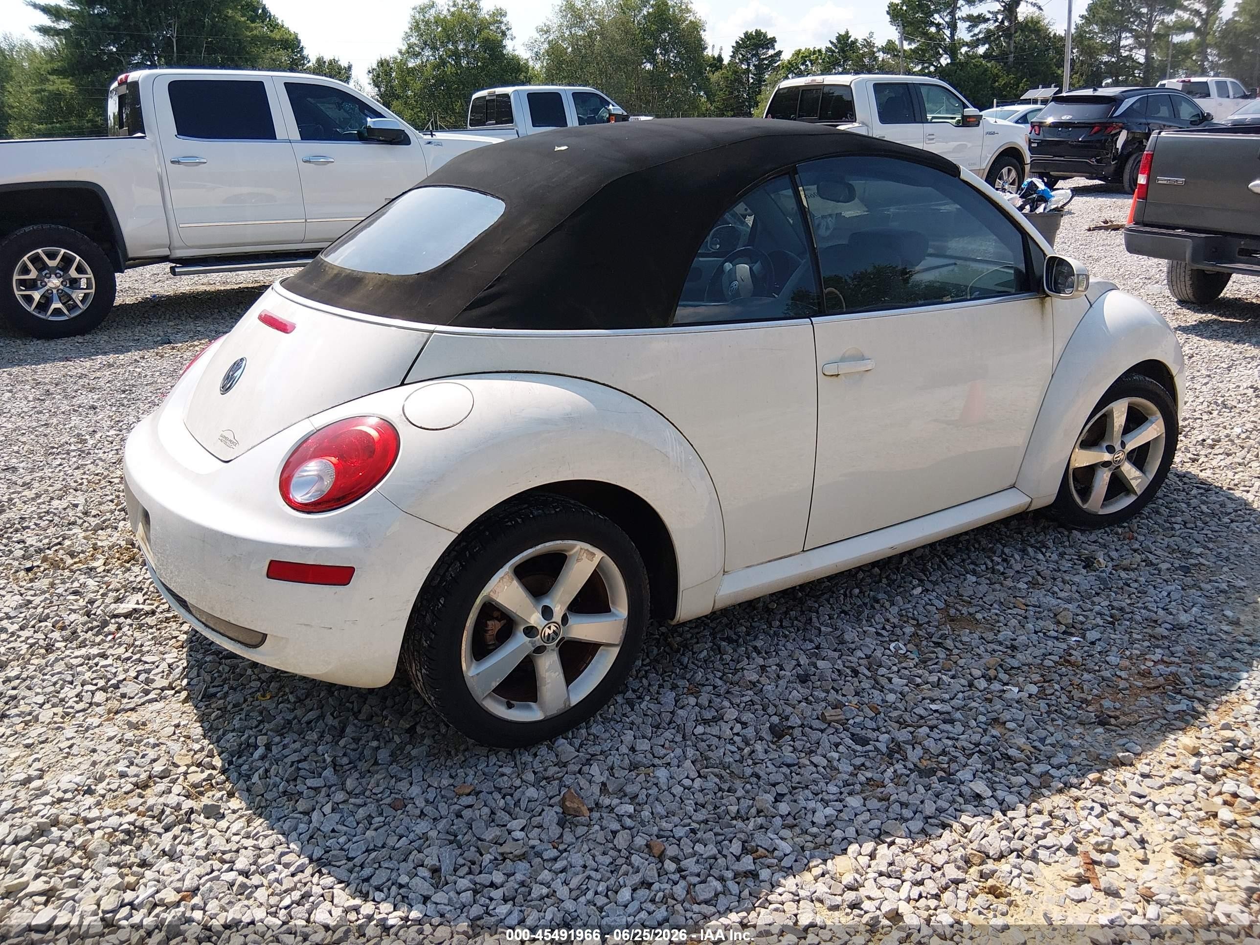 2007 Volkswagen New Beetle Triple White White vin: 3VWFF31Y67M411339