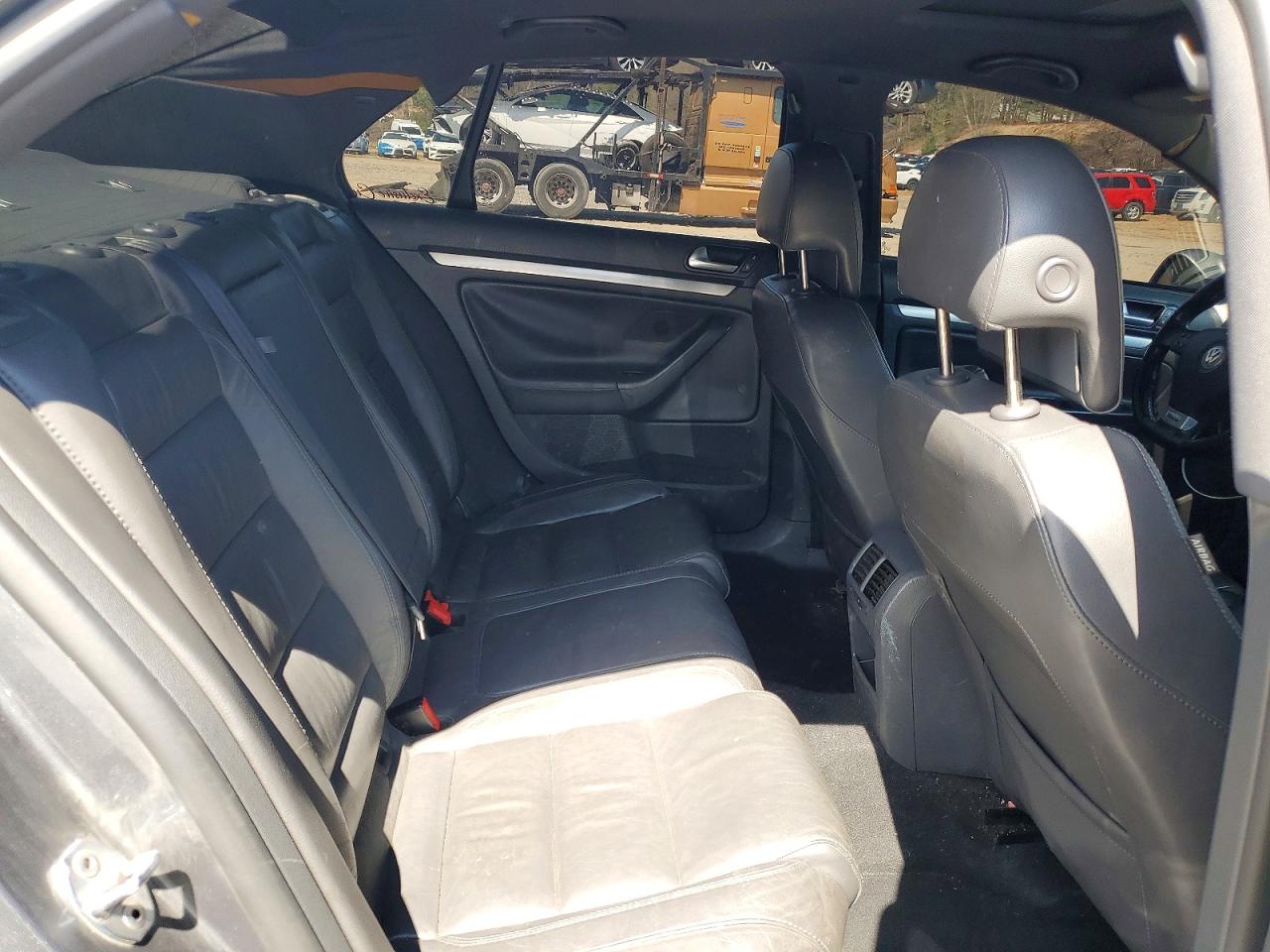 2008 Volkswagen Gli Autobahn Gray vin: 3VWFJ71K98M128369