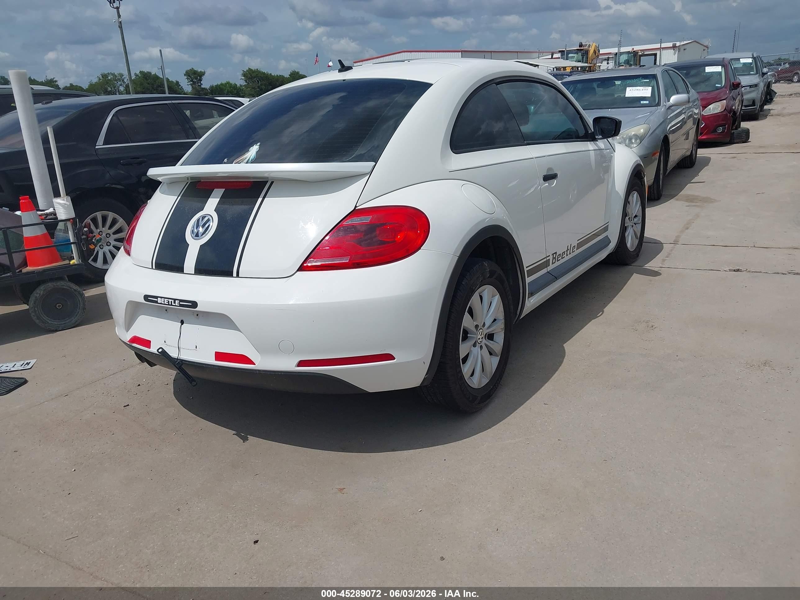 2013 Volkswagen Beetle 2.5l Entry White vin: 3VWFP7AT0DM627661