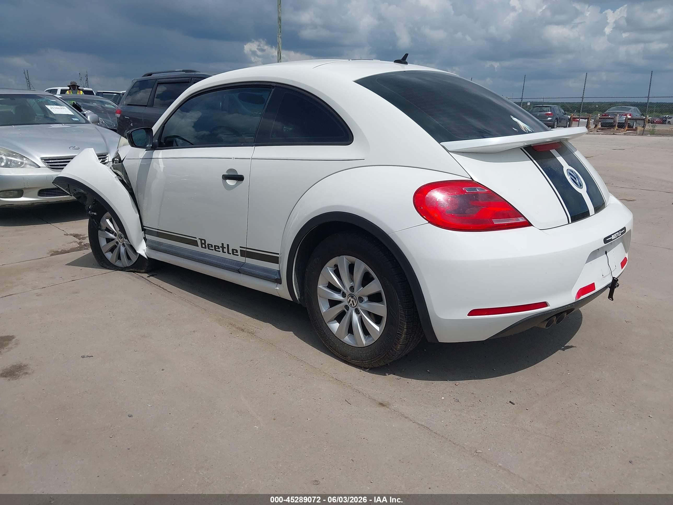 2013 Volkswagen Beetle 2.5l Entry White vin: 3VWFP7AT0DM627661