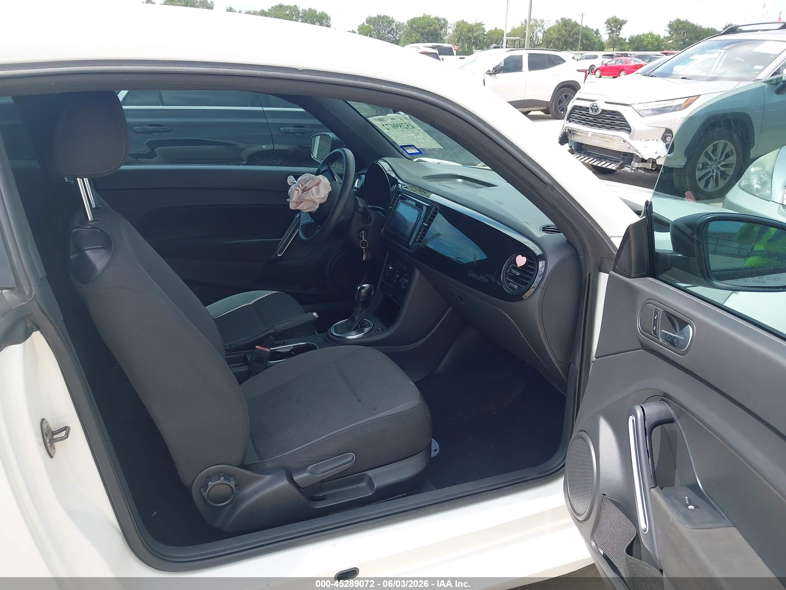2013 Volkswagen Beetle 2.5l Entry White vin: 3VWFP7AT0DM627661